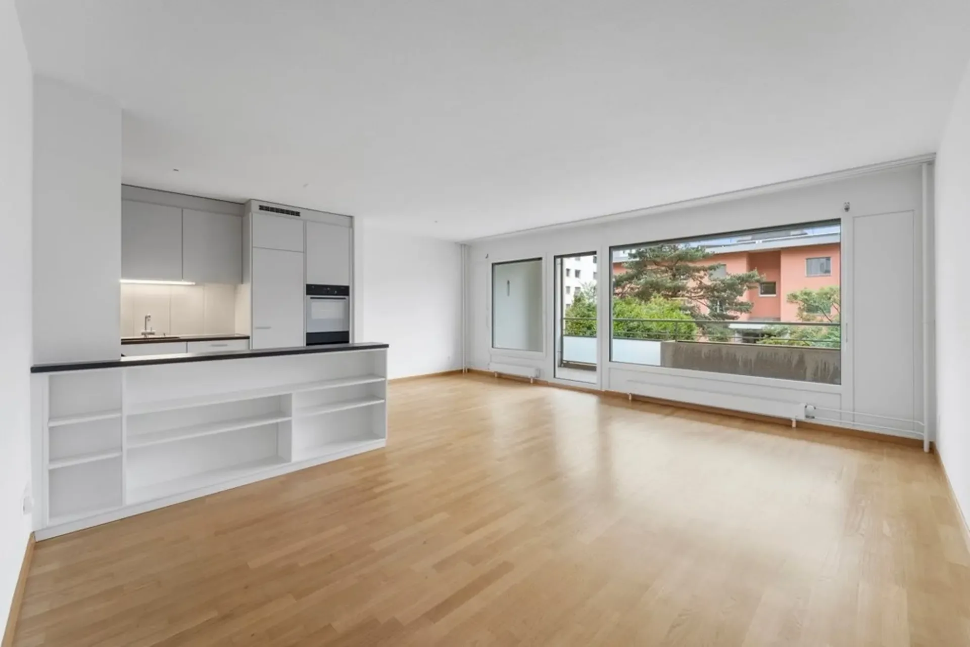 mit Lift, offener Küche, Geschirrspüler, Waschmaschine und Balkon