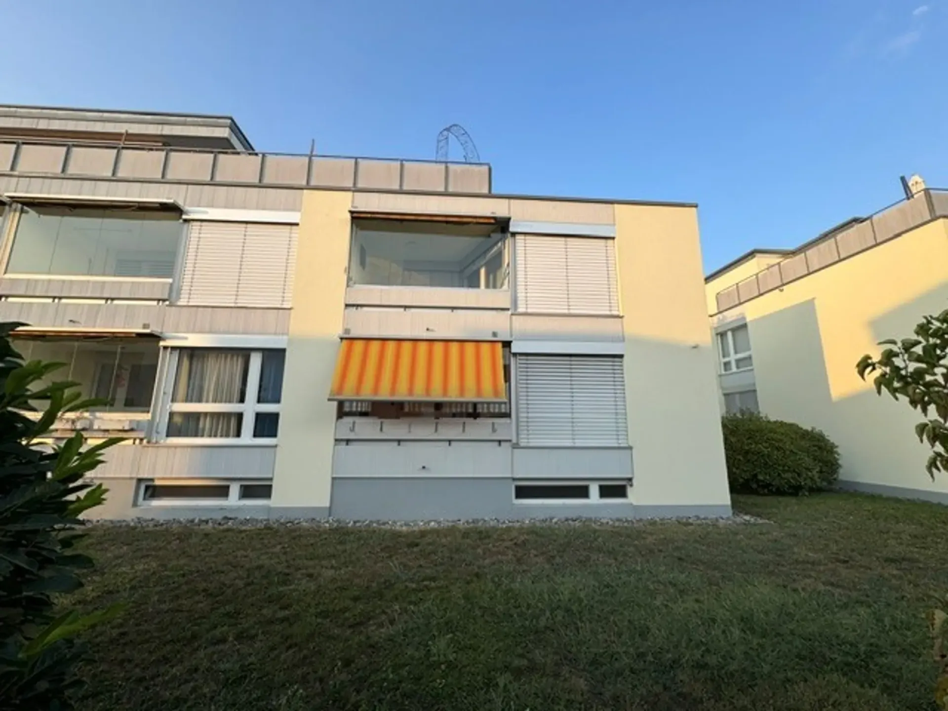 Charmante 3.5-Zimmer-Wohnung mit Balkon und schöner Aussicht in Thun