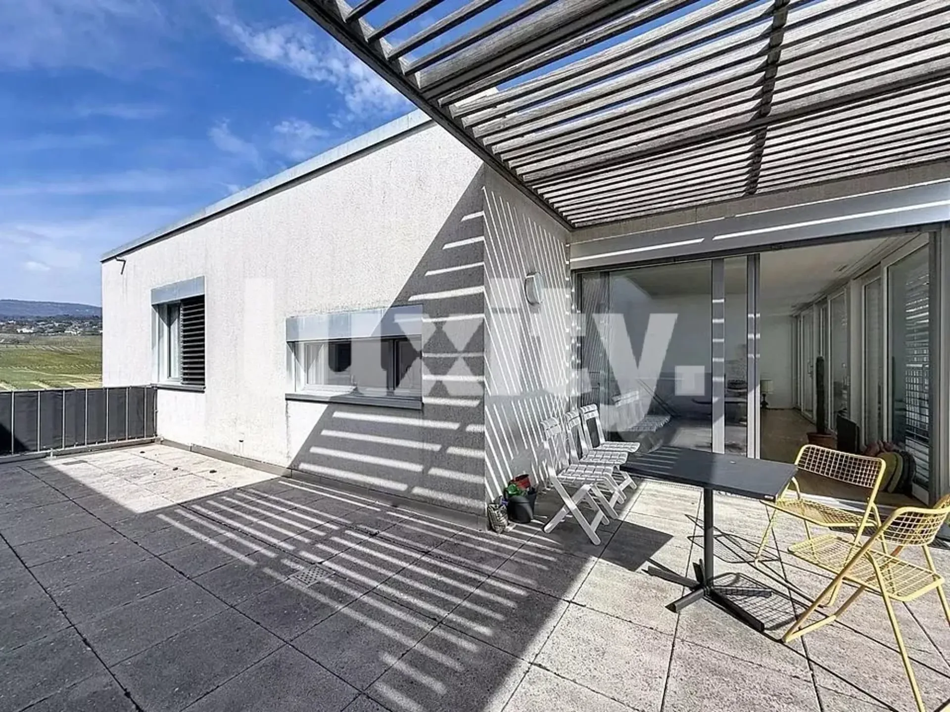 Schönes 3,5-Zimmer-Apartment im letzten Stock mit großem Balkon