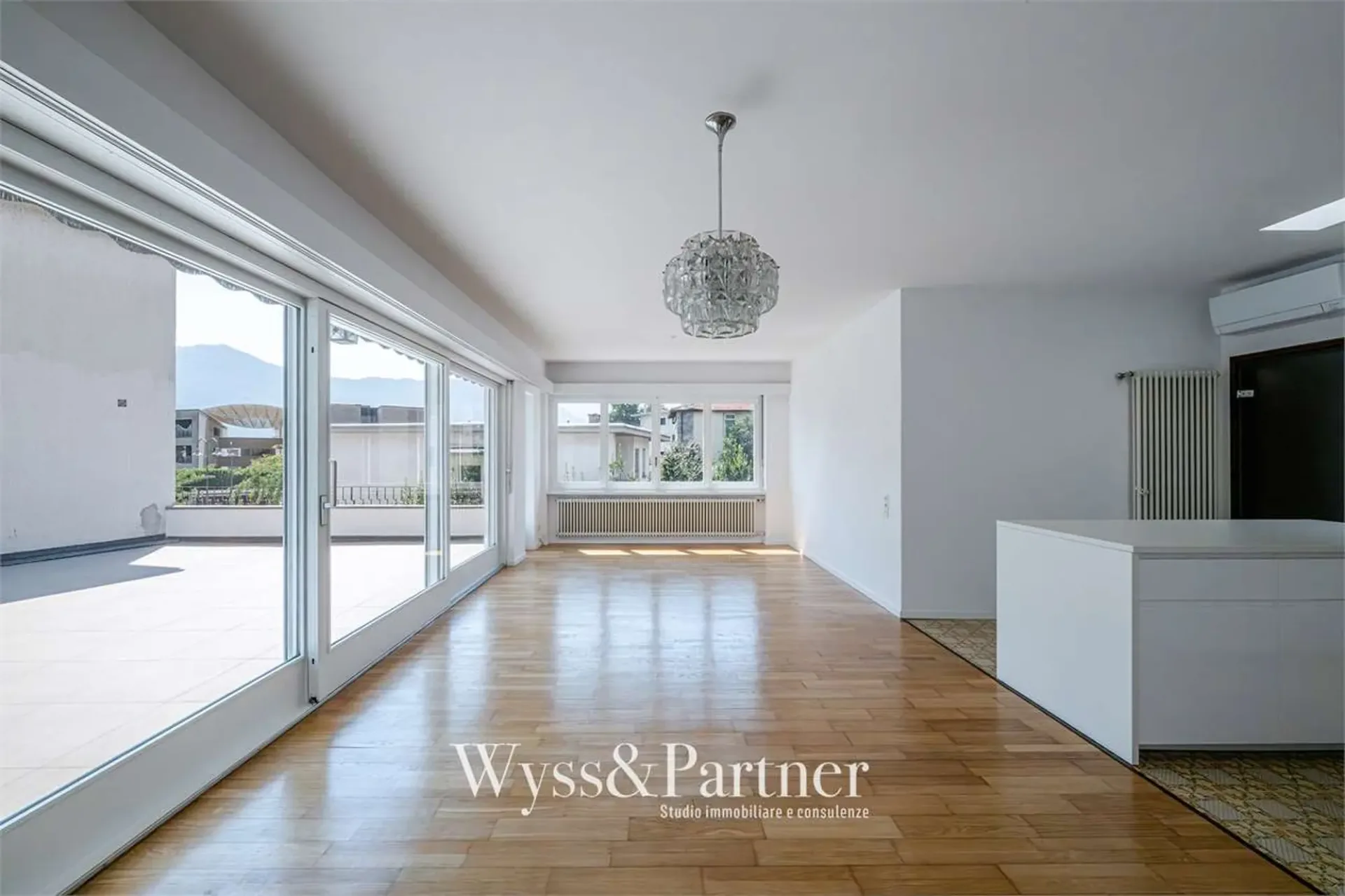 Geräumige 5.5-Zimmer-Wohnung in der Innenstadt von Monte Carasso - Id