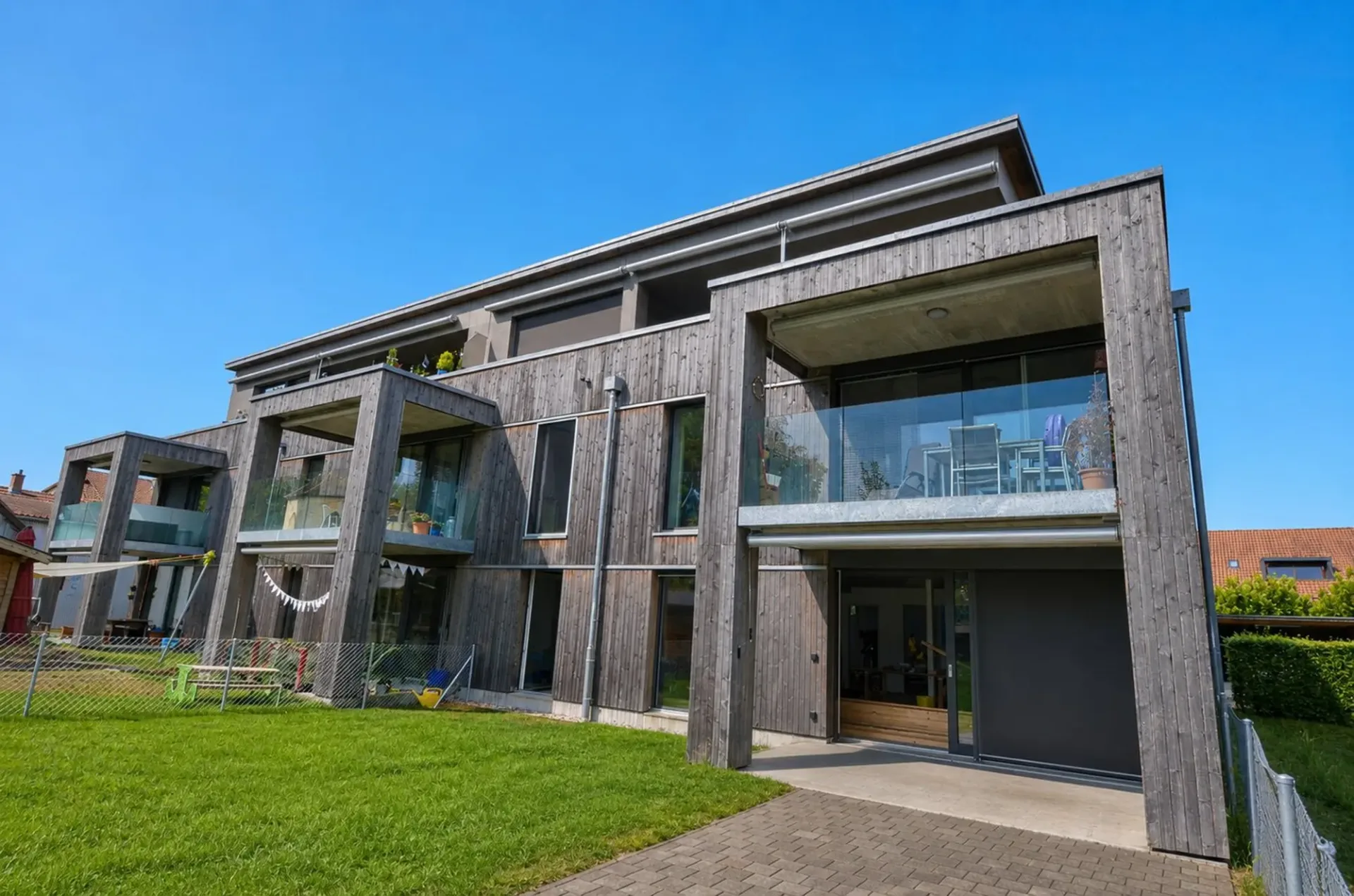 Modern und neu ausgebaut: 4.5 Zimmer Wohnung mit Garten