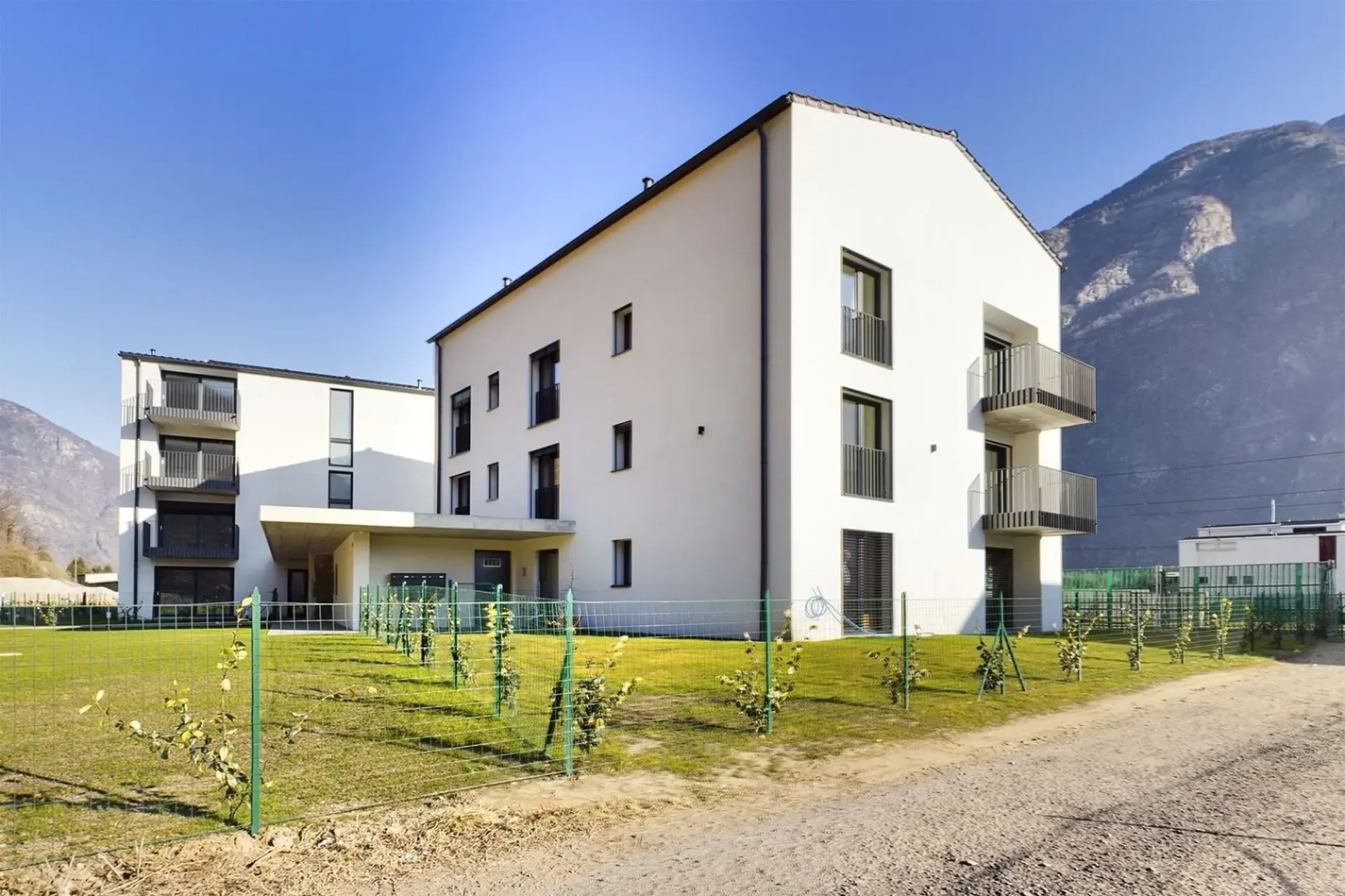 Moderne Wohnung inmitten der Natur mit schöner Terrasse - Neubau in Iragna!