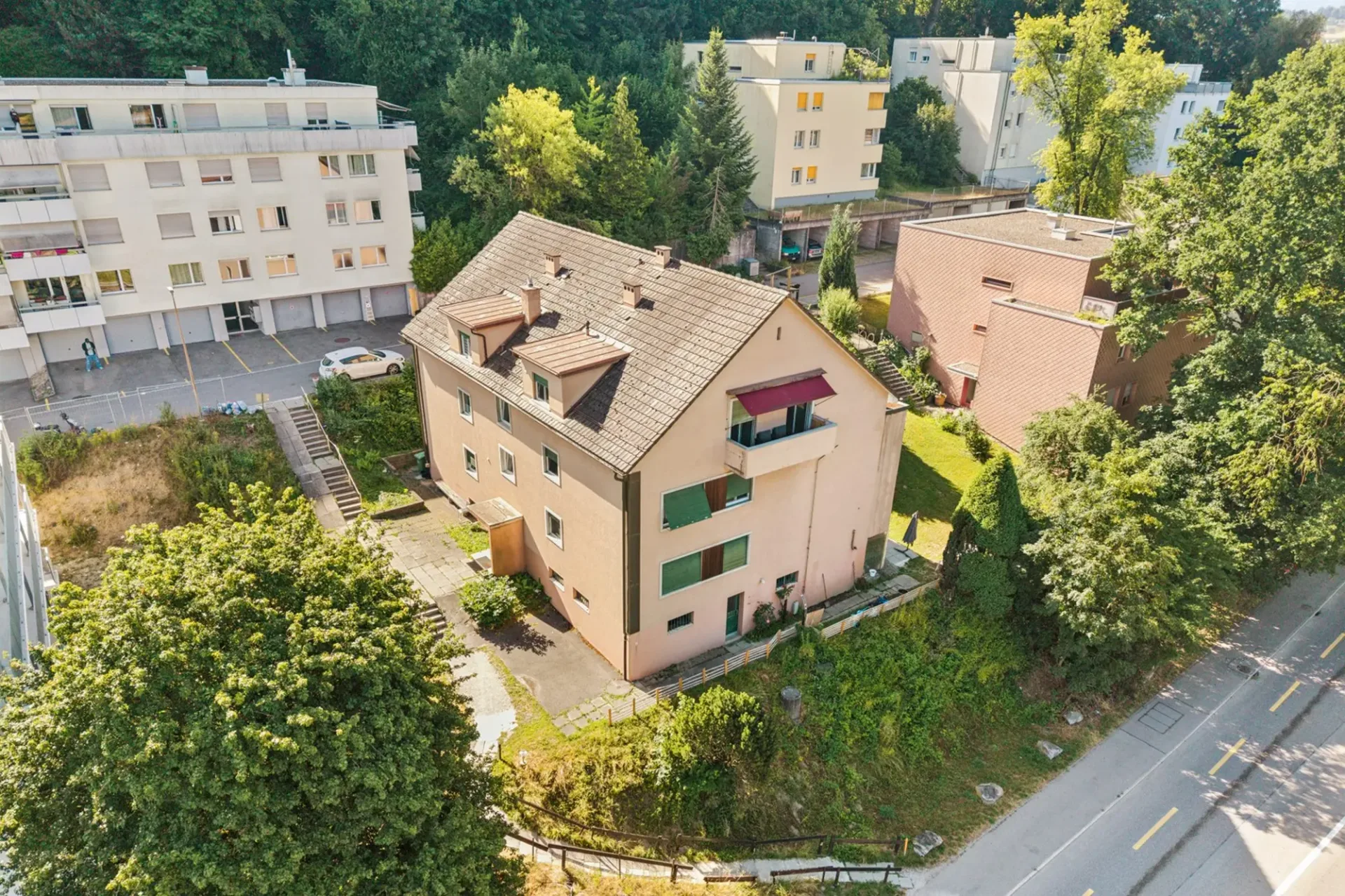 Immobilizzo di rendita con 8 appartamenti completamente affittati, offrendo un buon reddito