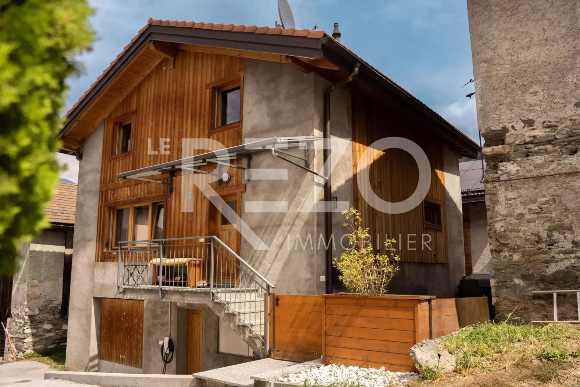 Maison de village rénovée au coeur de Chalais, VS