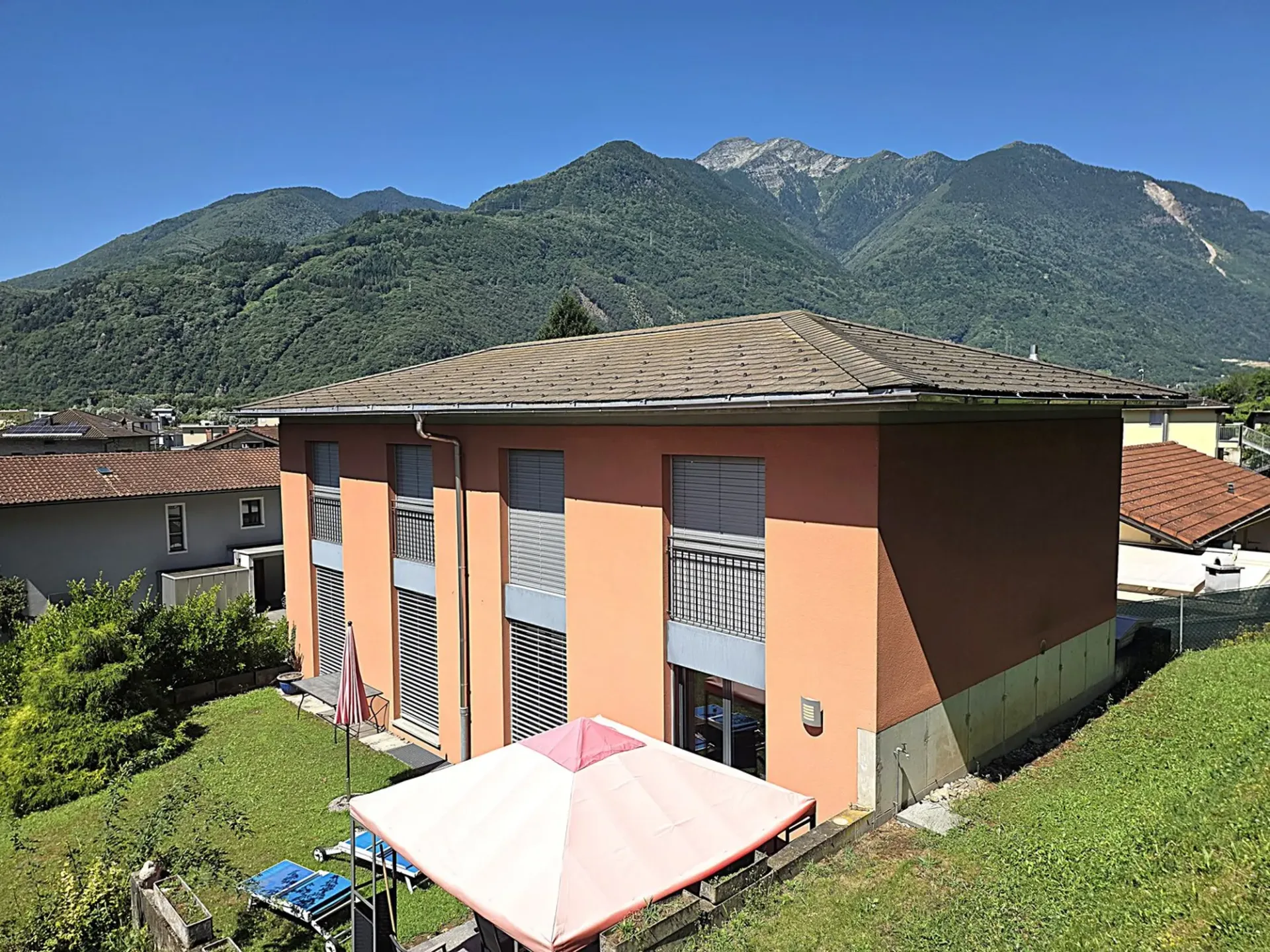 Geräumige Einfamilienhaus in Castione