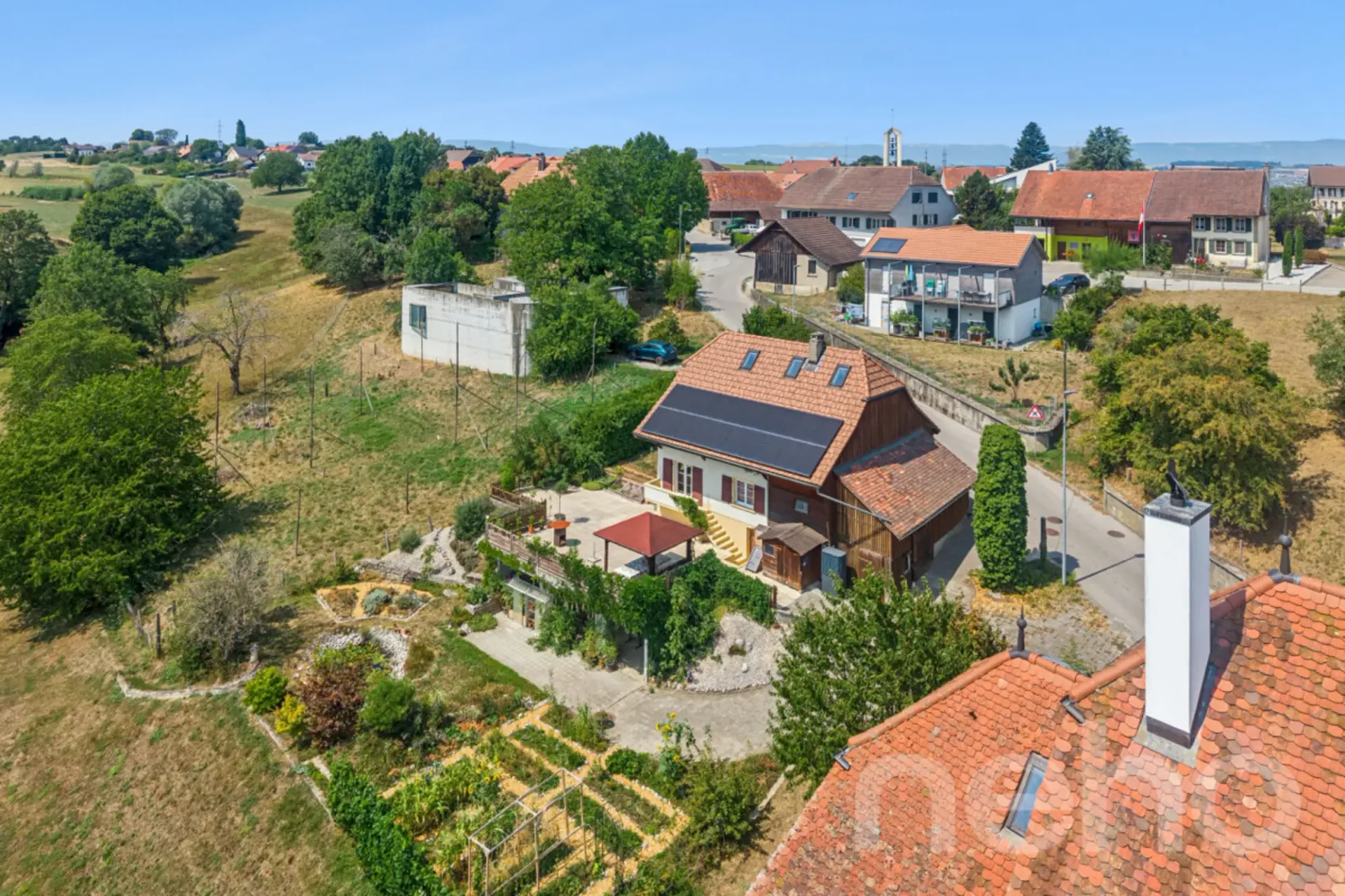 Renovierte Haus mit Garten, Teich und freier Sicht in 5 Minuten von Avenches