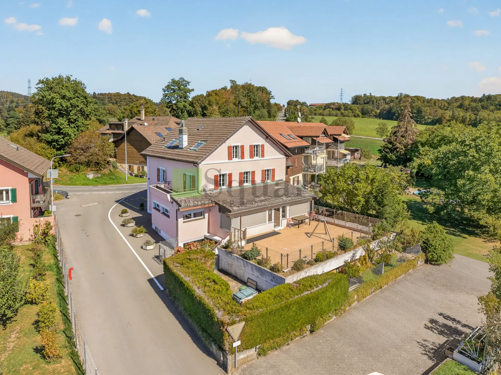 Mietshaus mit 12 Zimmern