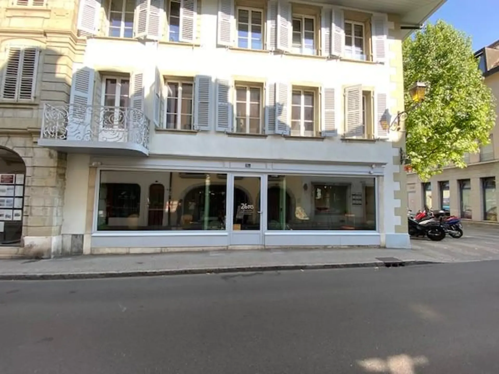 ARCADE COMMERCIAL DE 120 M2 IM HERZEN VON NYON