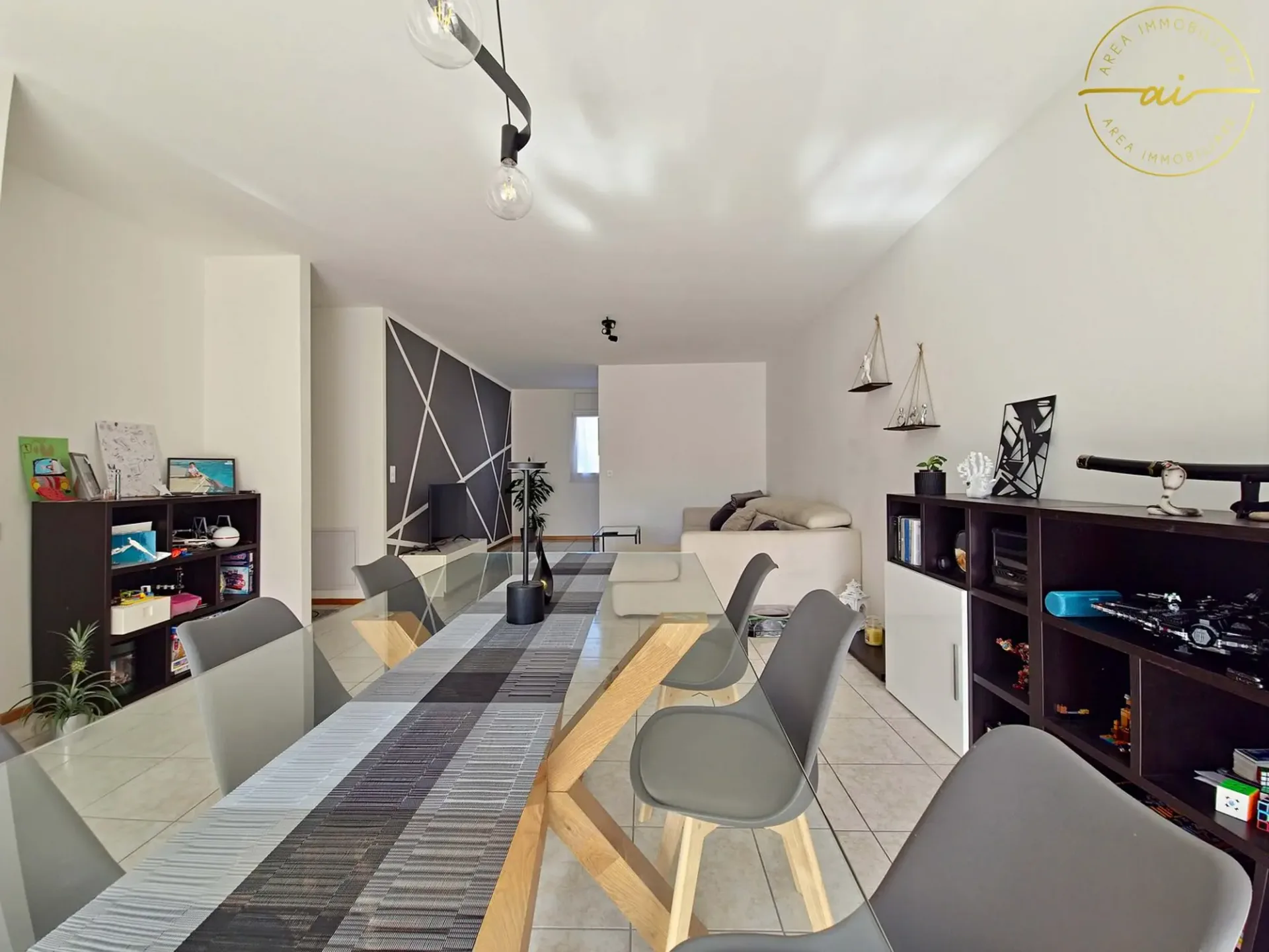 Geräumige und helle 4.5-Zimmer-Wohnung mit Balkon in Genestrerio