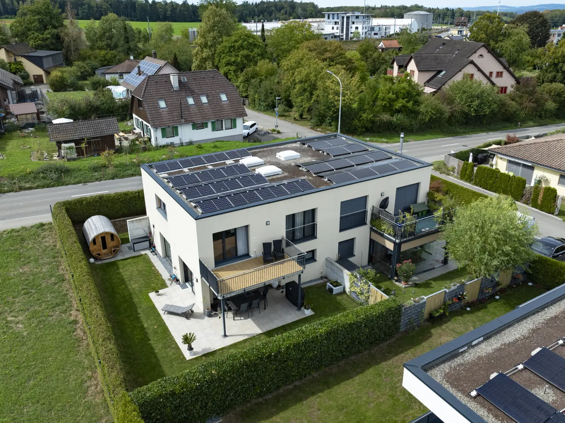 Neuwertiges 5.5-Zi.-EFH mit 2. Tiefgaragenplätzen