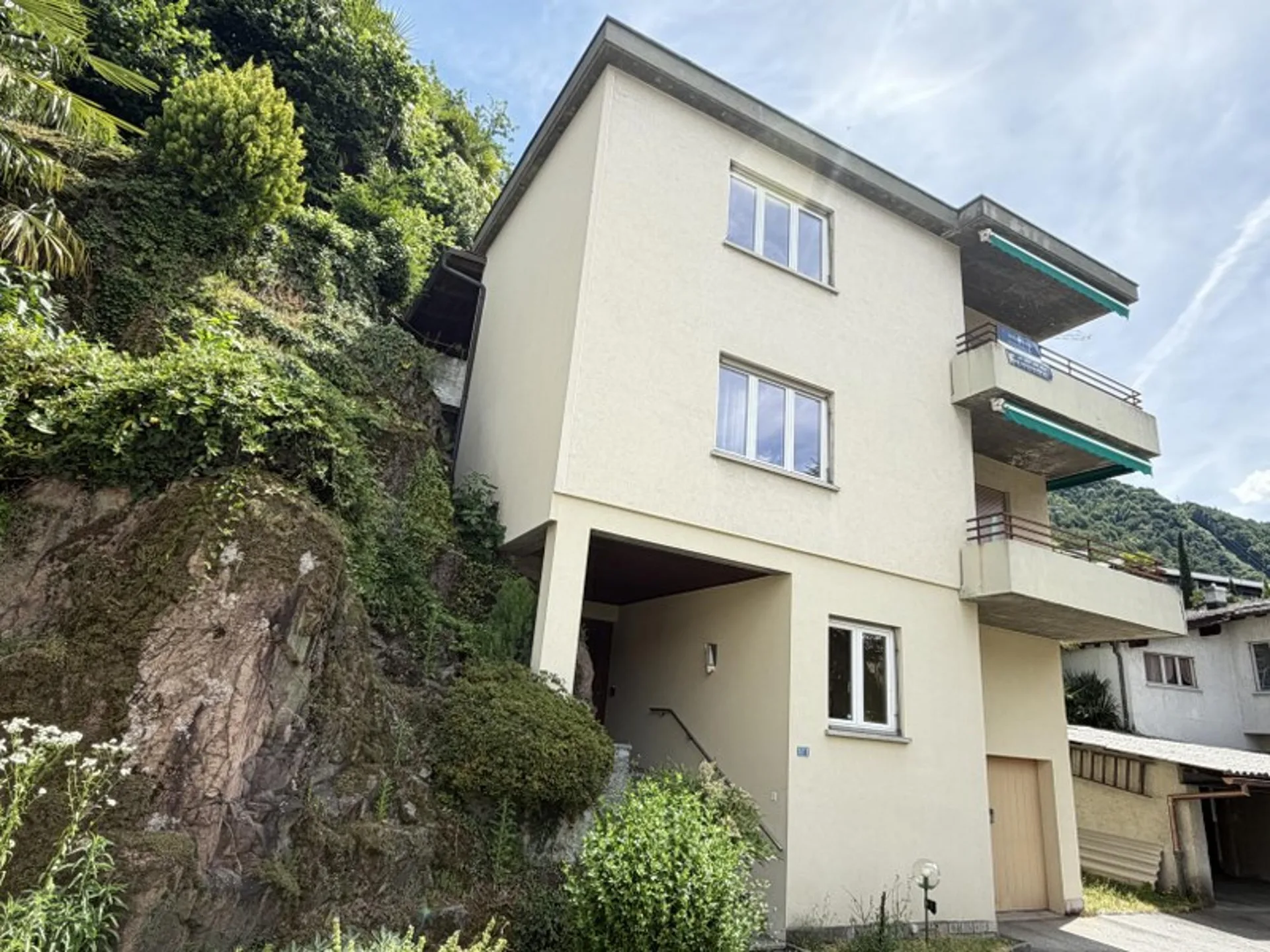 Einfamilienhaus mit 6.5 Zimmern und panoramischer Seesicht