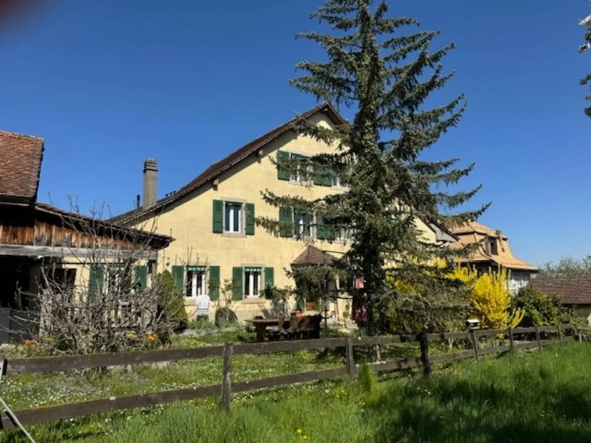 Häusliches Dorfhaus zum vollständigen Umbau