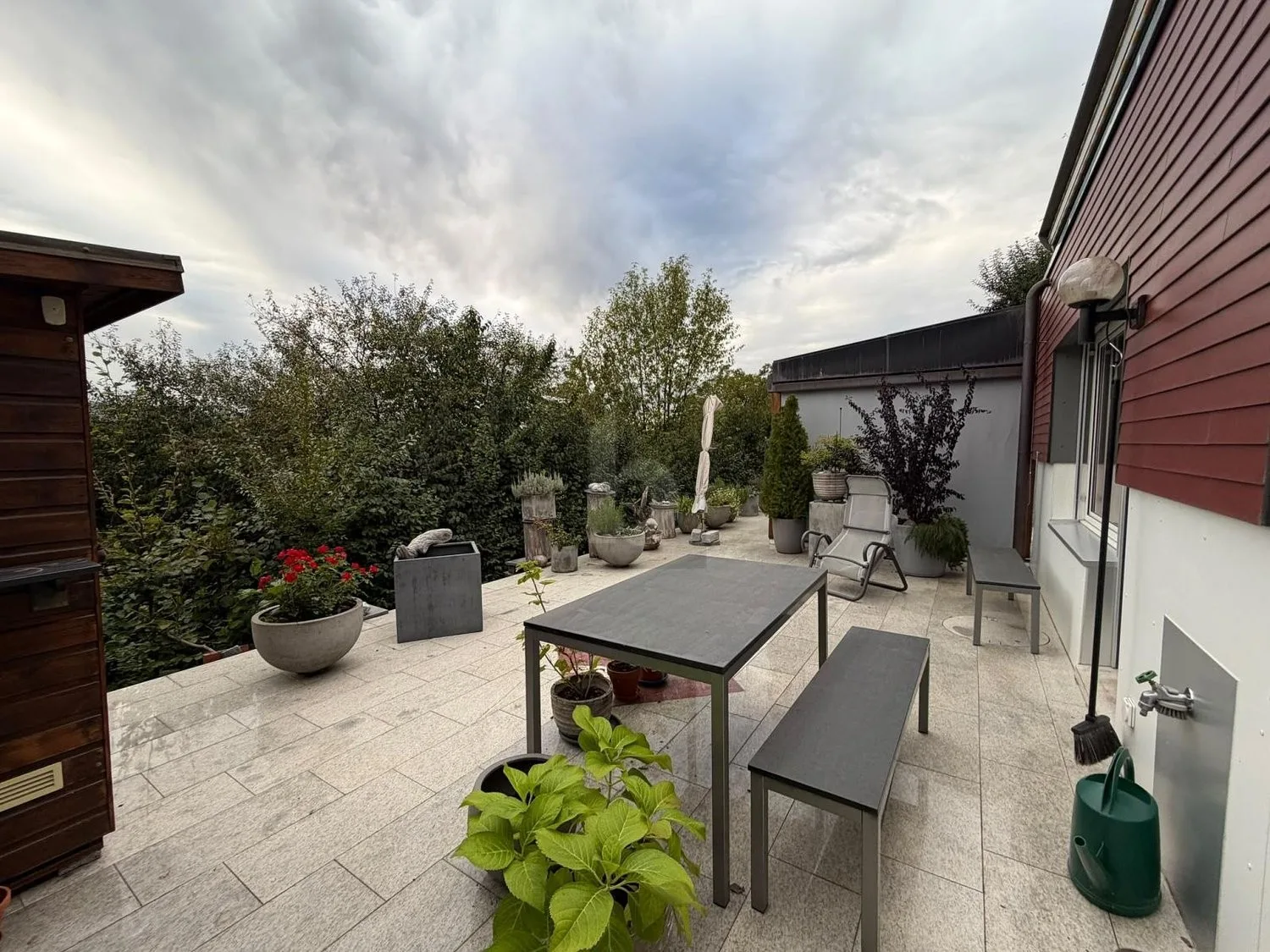 TERRASSENOASE - POOL UND TENNISPLATZ ZUR NUTZUNG!