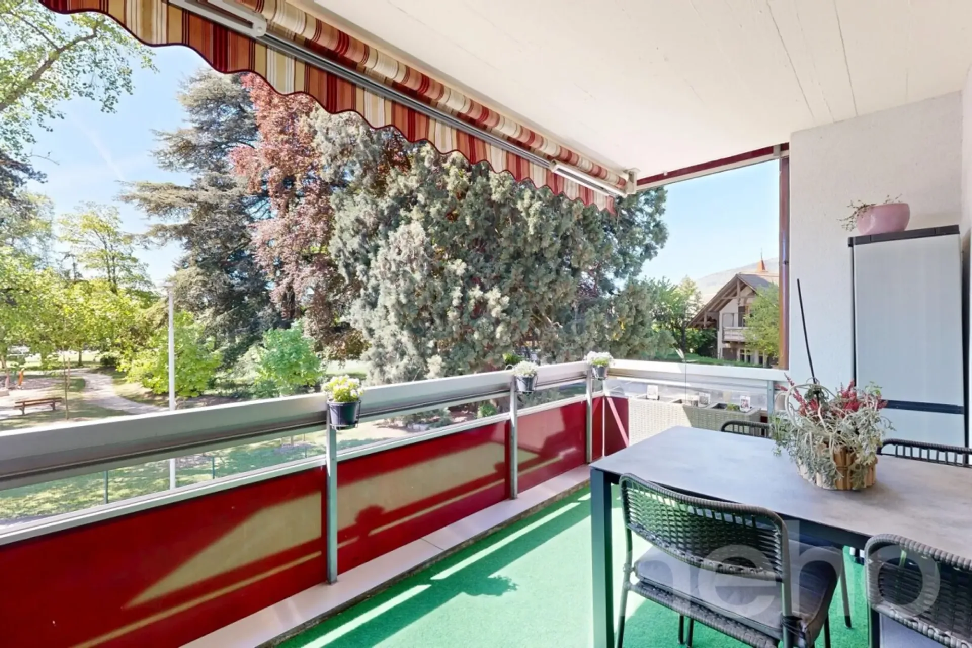 Großes 5.5-Zimmer-Wohnung in excellentem Zustand in renoviertem Gebäude