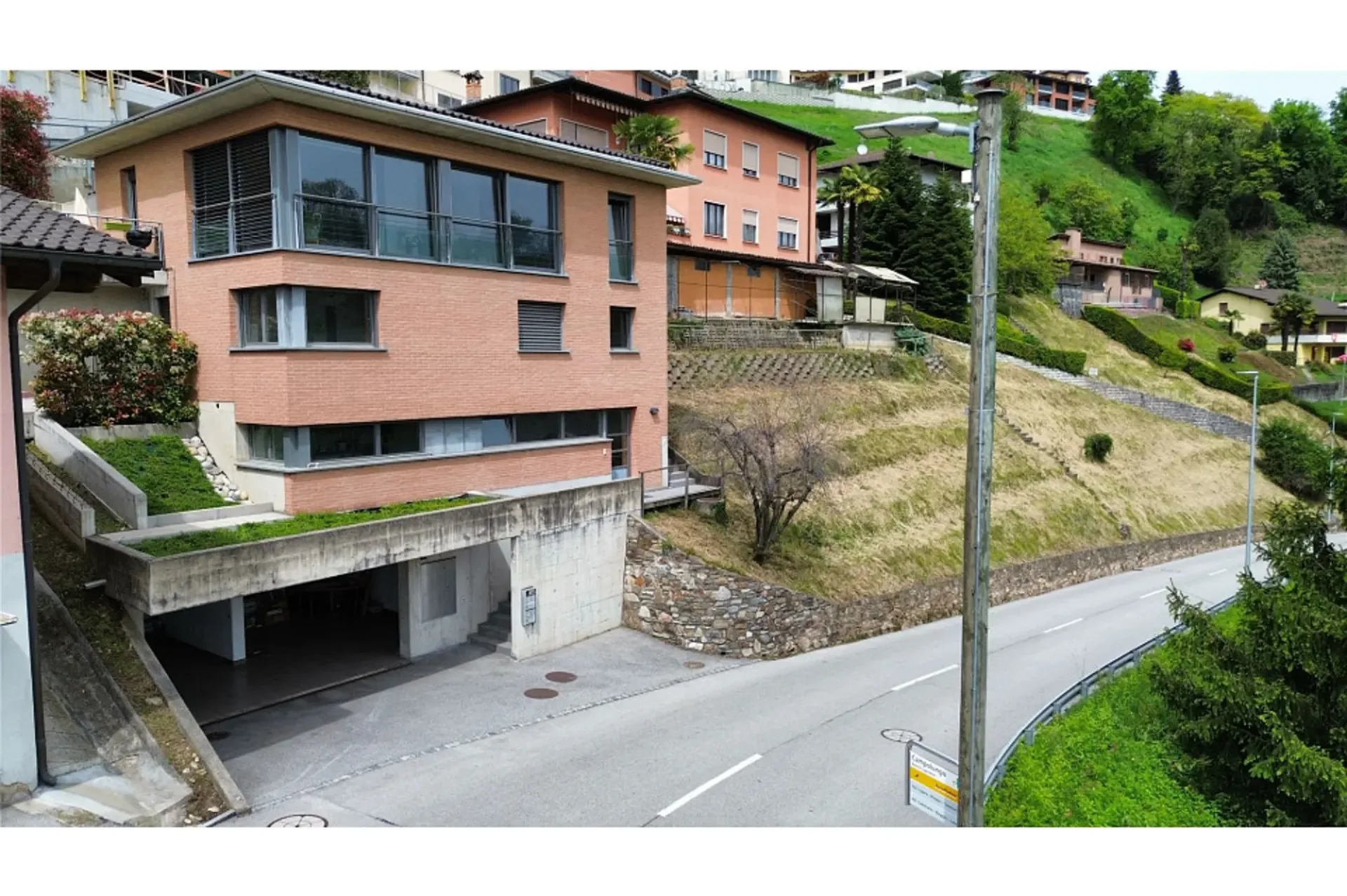 Casa unifamiliare con ufficio separato ideale per famiglie
