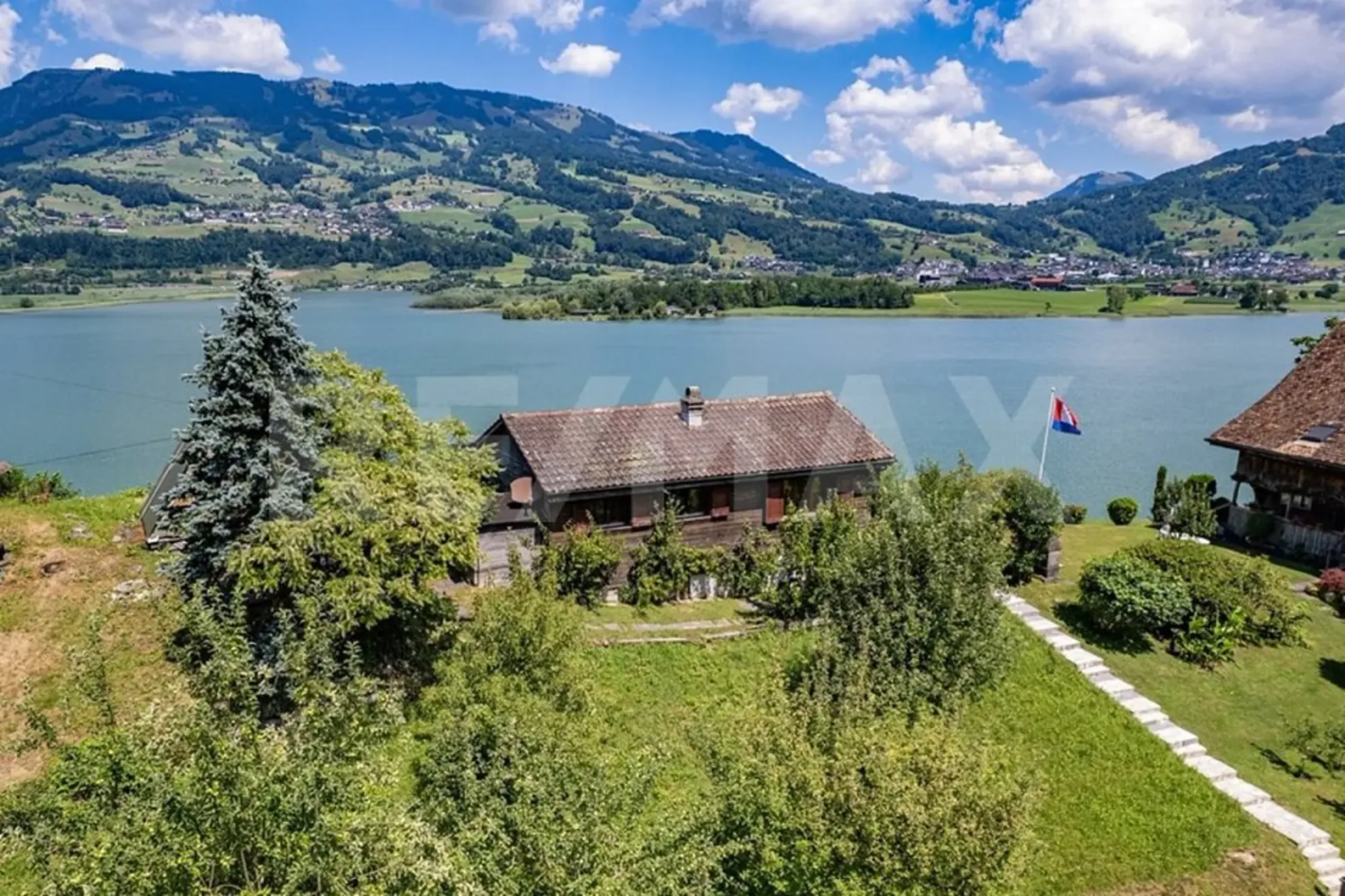 Charmantes 3-Zi.-Einfamilienhaus mit Traum-Seesicht in Lauerz SZ