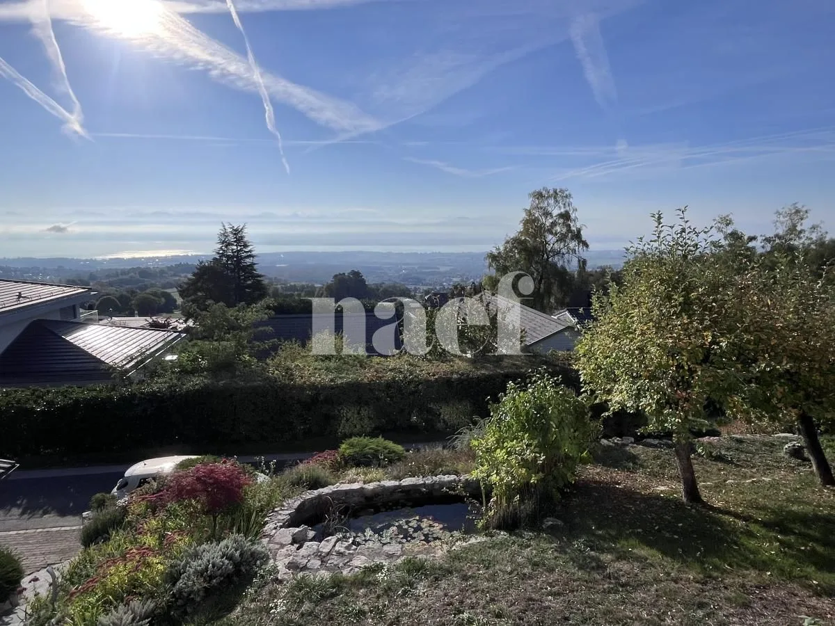 Schönes Einfamilienhaus von ca. 180m2 mit 6,5 Zimmern, Garten, Jacuzzi und Seeblick