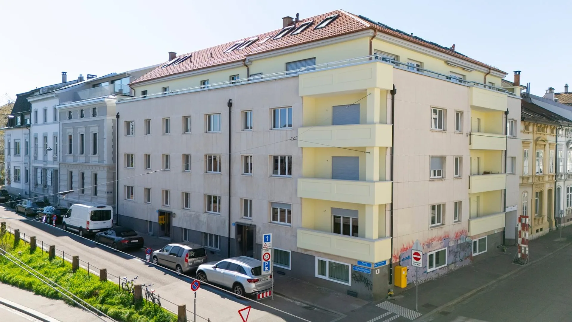 Erstbezug nach komplettem Dachausbau  exklusive Dachgeschosswohnung mit Cabriofenster in zentraler Lage