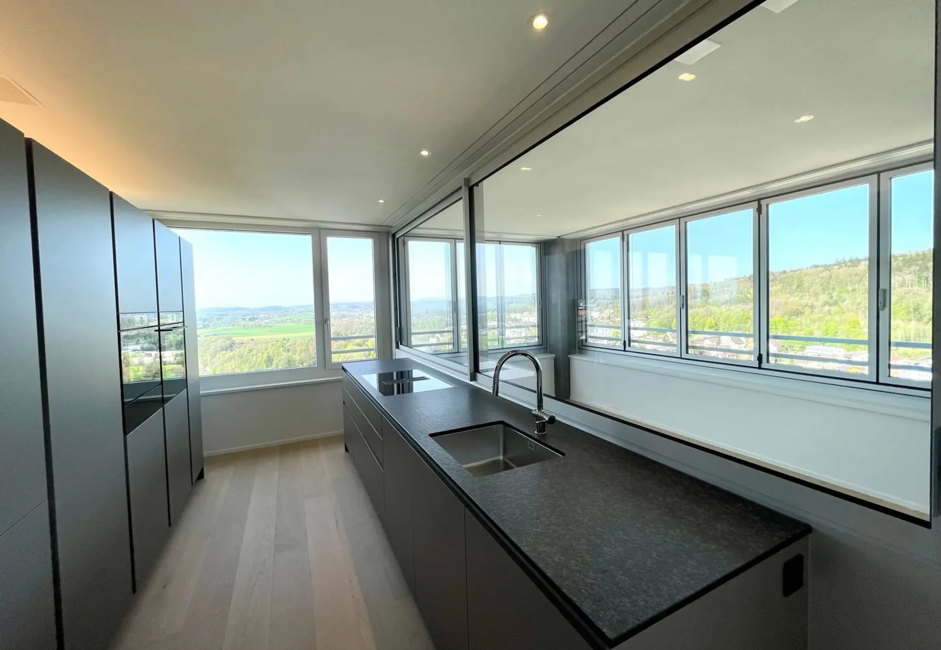 Exklusive 4.5 Zimmer Wohnung im Rhyfall Tower mit Rheinblick