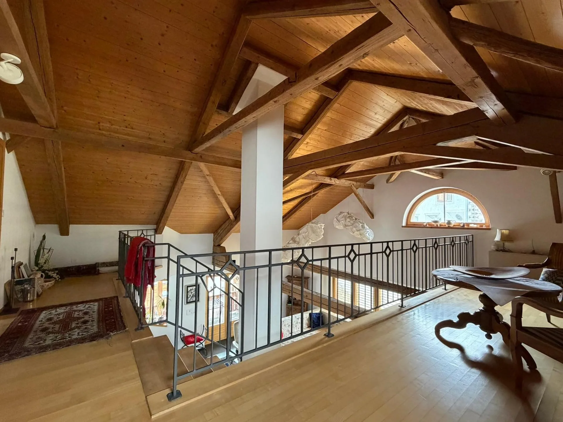 Appartement maisonnette spacieux 6.5 pièces avec vue sur les montagnes à Scuol