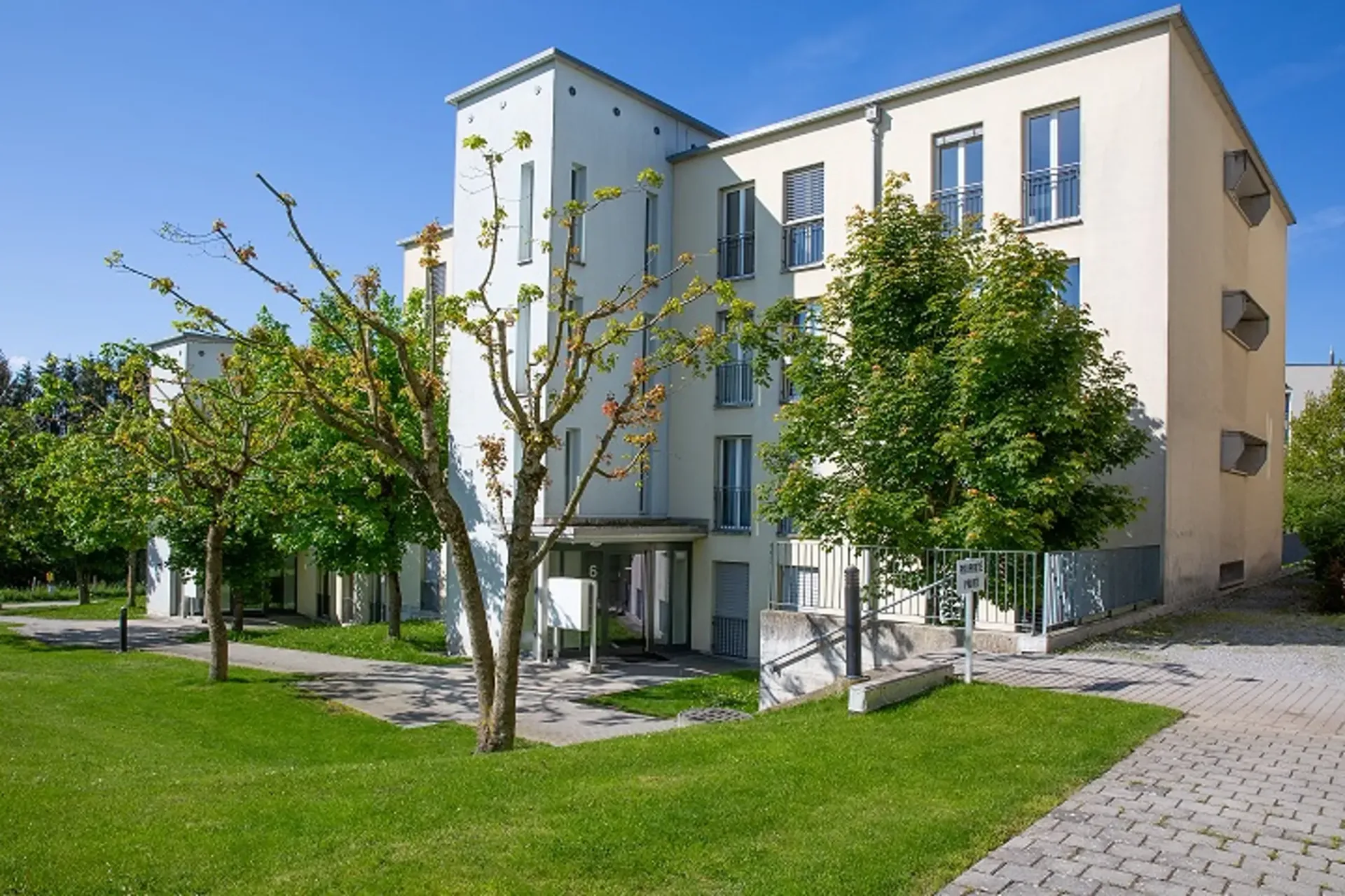 Geräumige und helle Wohnung in einer ruhigen und grünen Gegend