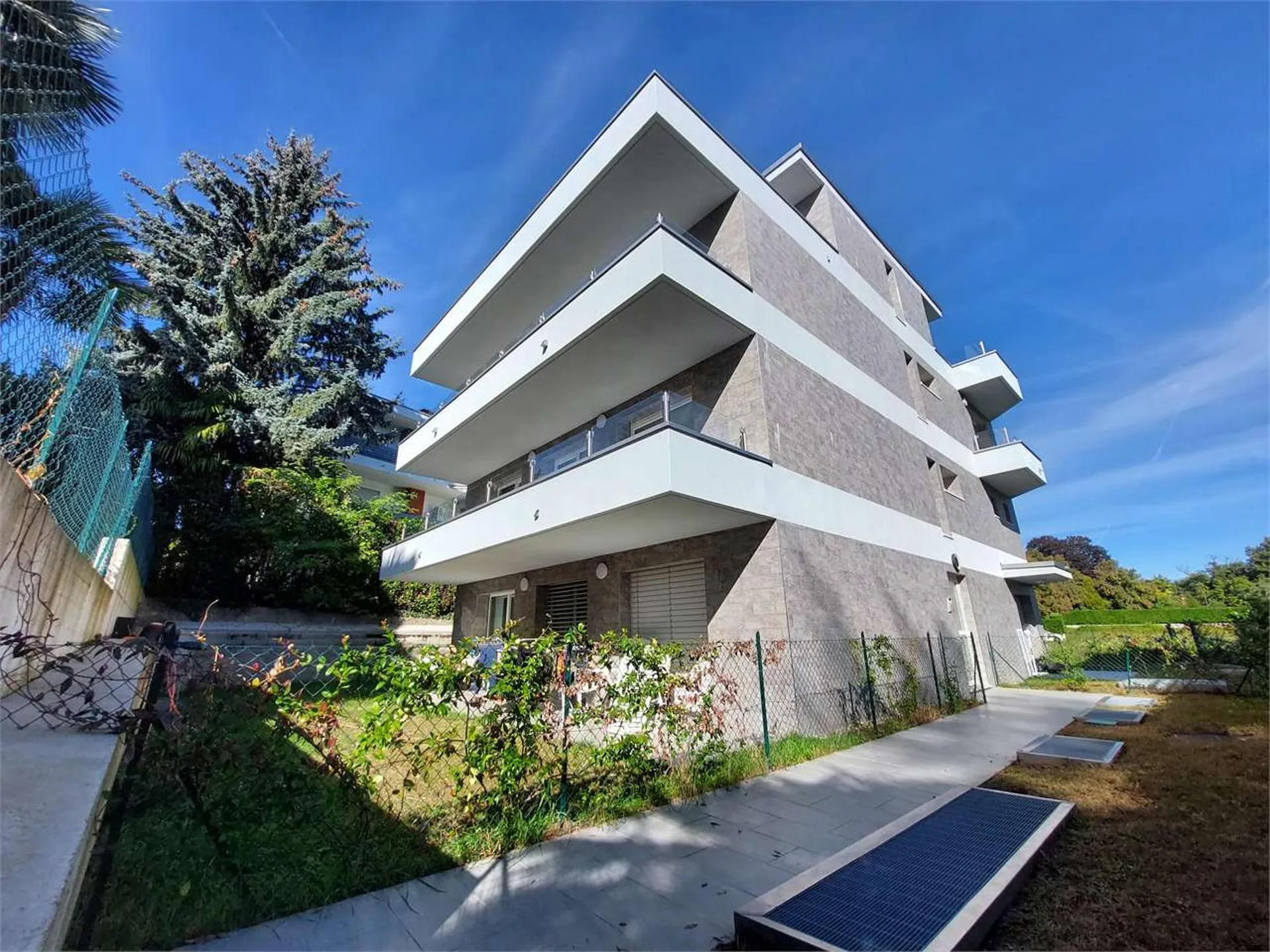 Rif.2306_Mitten in Gentilino, modernes 3.5-Zimmer-Apartment