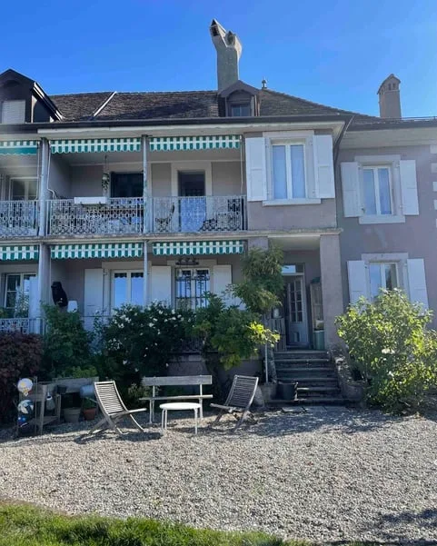 Préverenges, zwei Schritte vom See und den Annehmlichkeiten entfernt: geräumige 3,5-Zimmer-Wohnung zur Miete