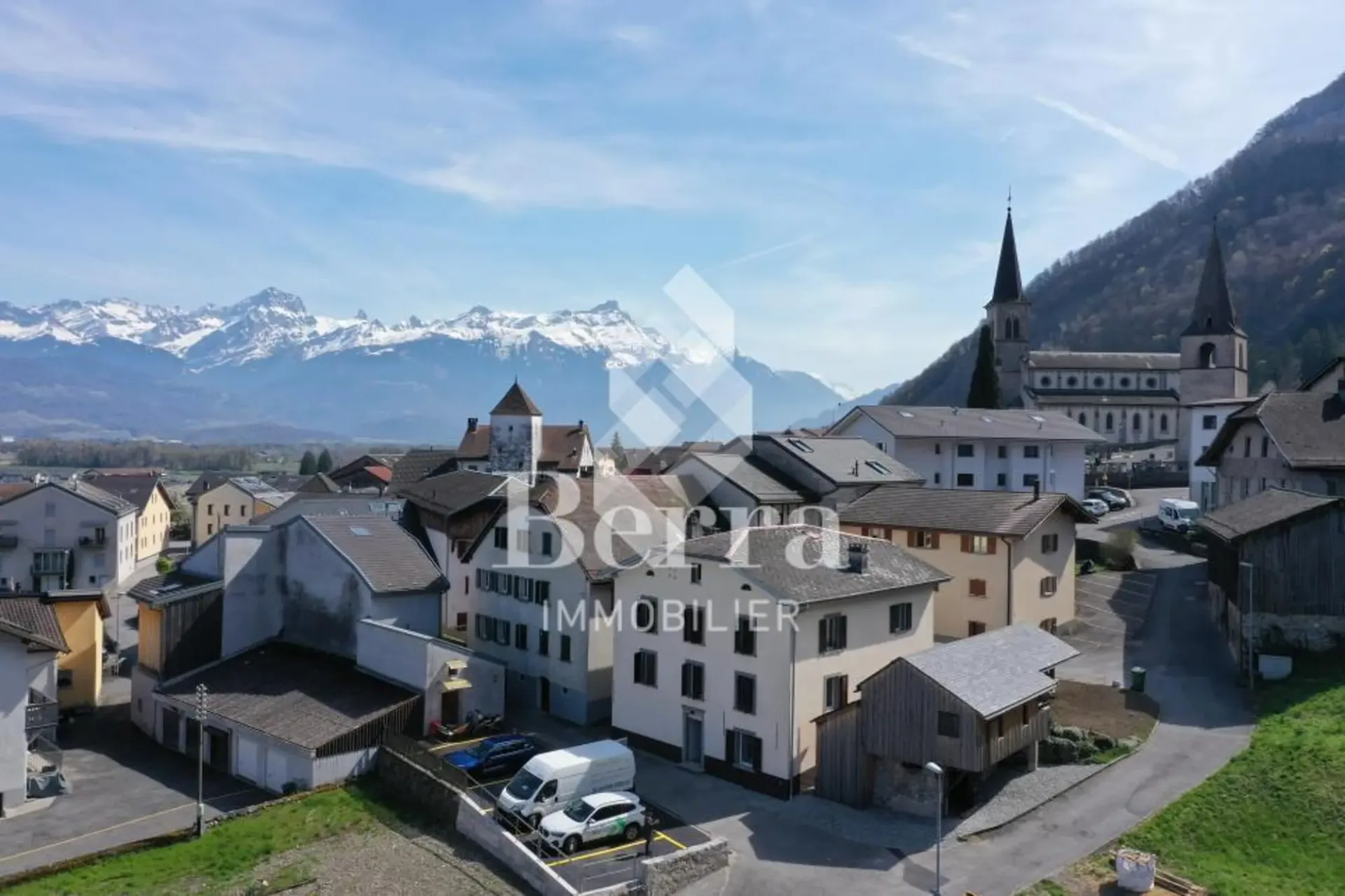Duplex von 4,5 Zimmern + Grundstück von 405 m2