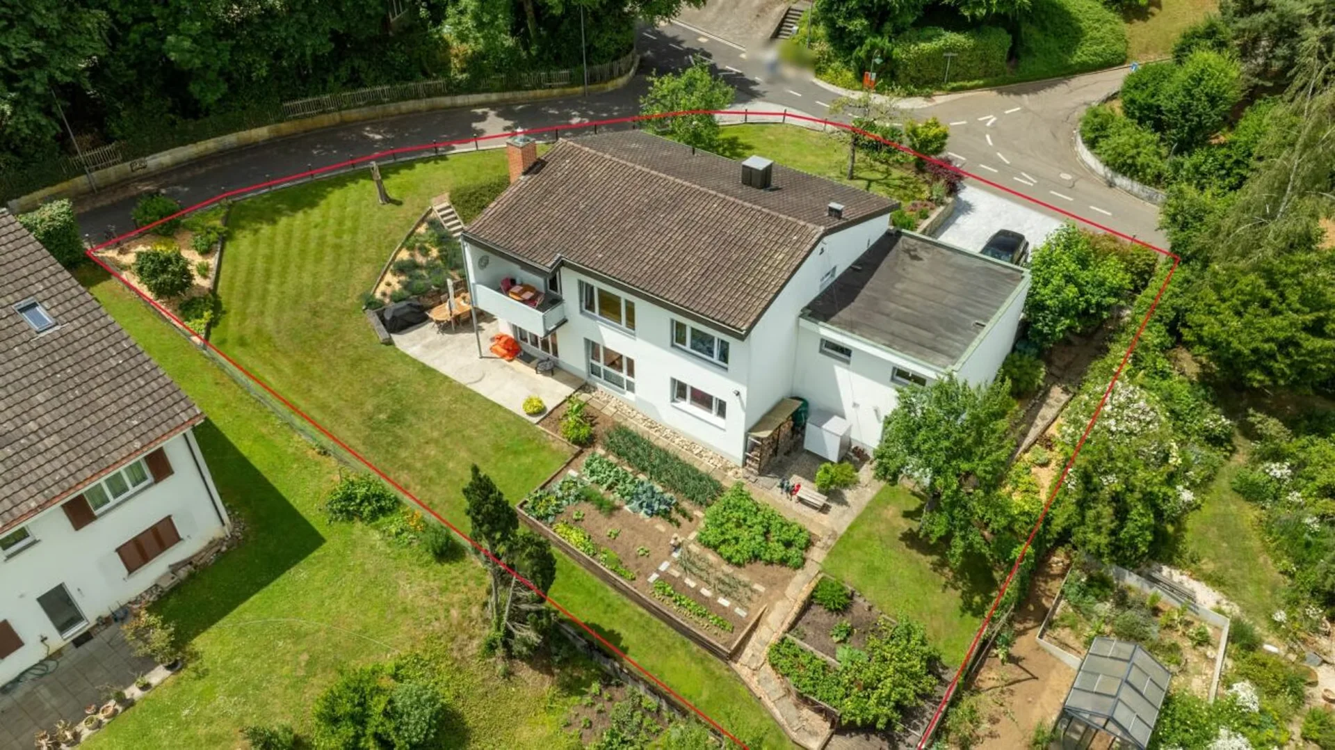 Sonniges, freistehendes 5.5 Z' EFH mit grossem Garten und Doppelgarage