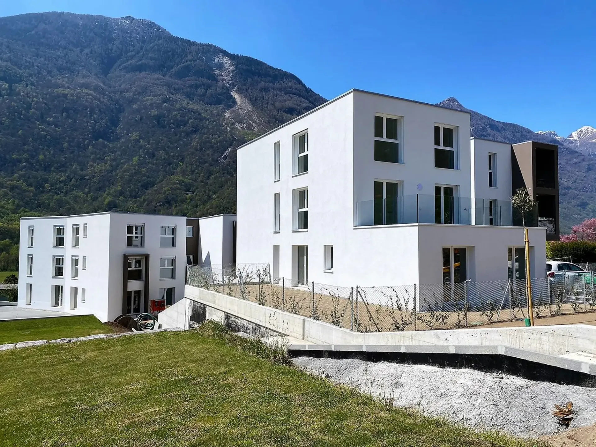 Modernes 3.5-Zimmer-Apartment in Claro mit Panoramablick