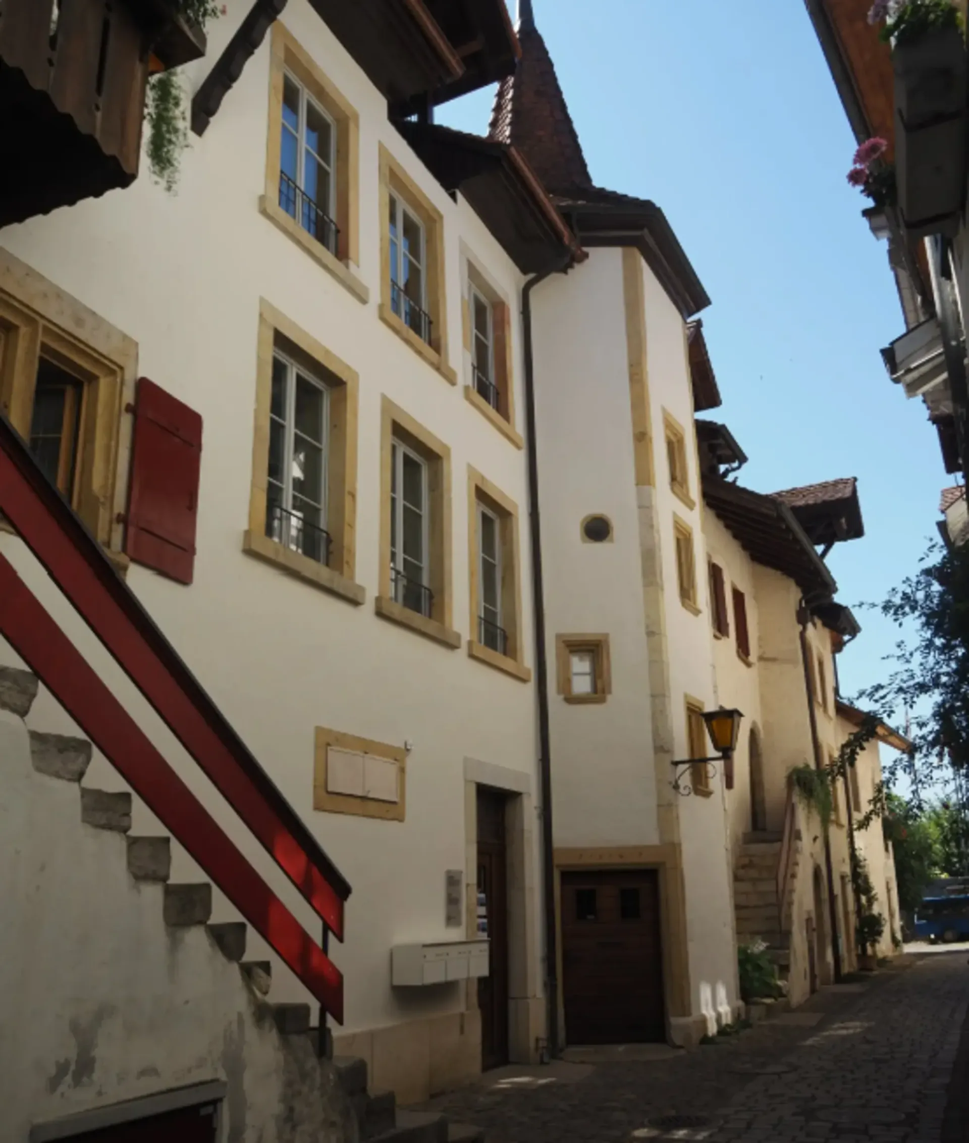 Renovierte Altbauwohnung - 1. Obergeschoss mit Balkon - 4.5-Zimmer mit Seeblick