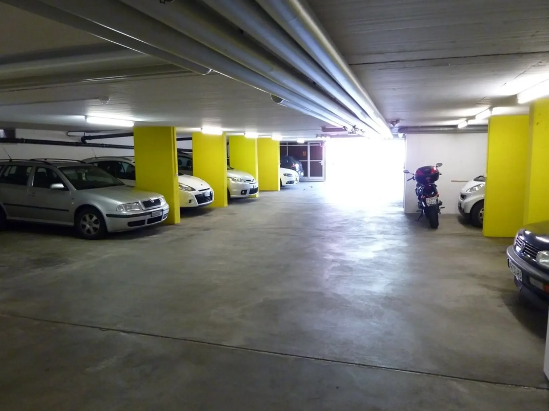 Place de stationnement pour motocyclette à louer