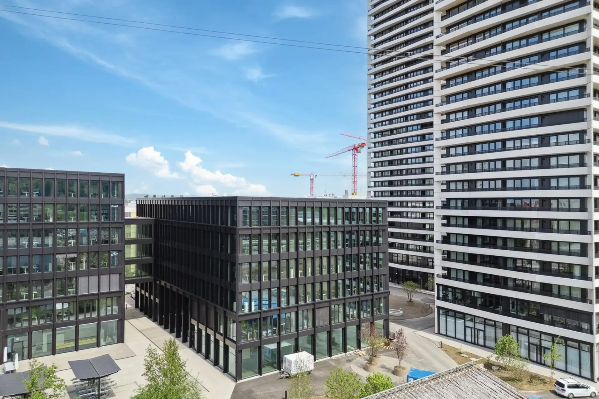 Votre espace de bureau moderne à distance de marche de la gare de Stettbach !