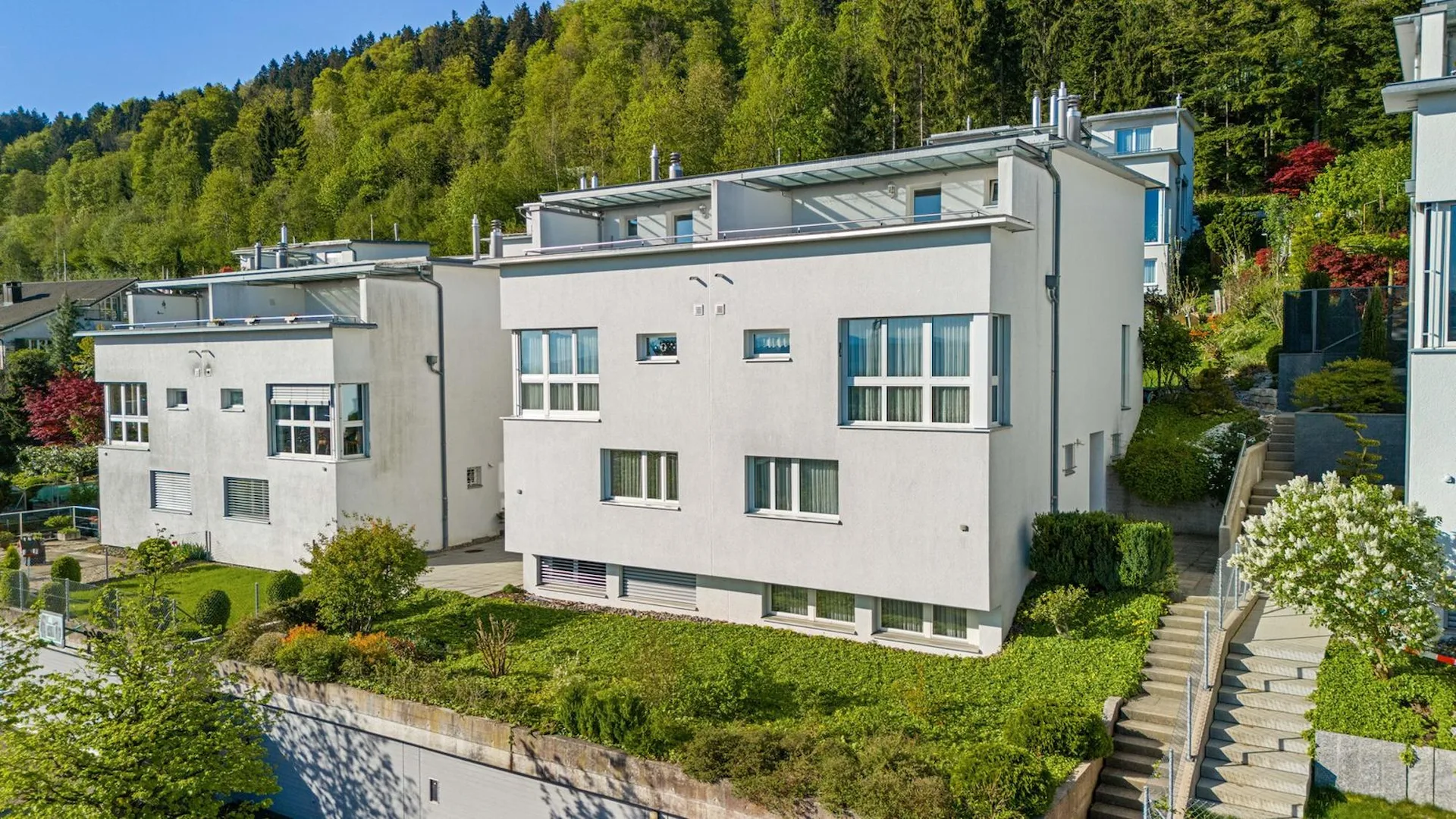 RESERVED: AgentSelly - Living with style and a wide view