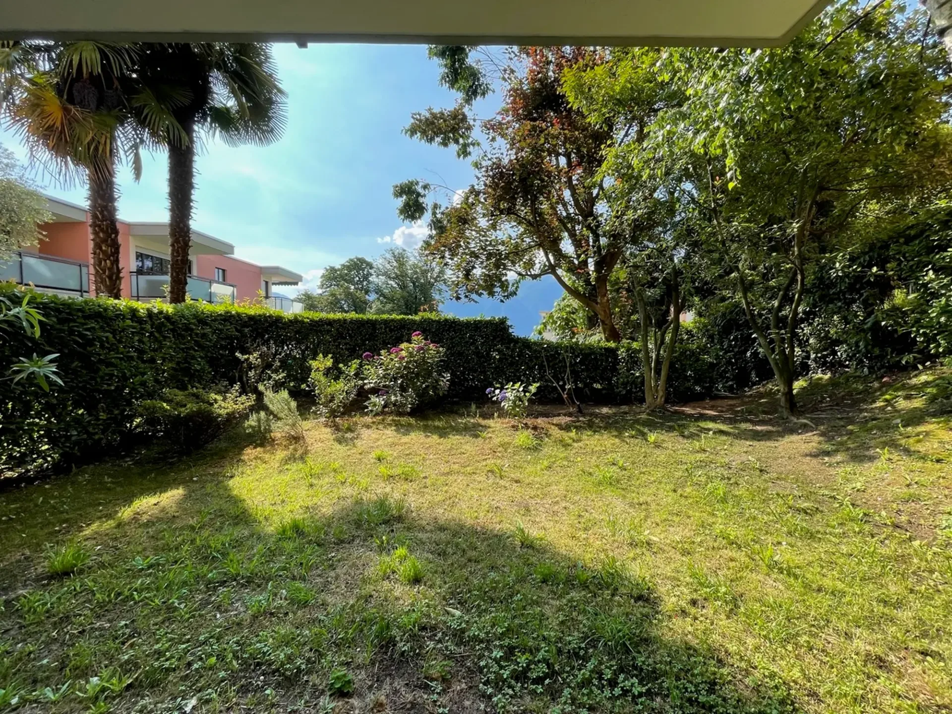 3,5 Zimmer komplett RENOVIERTE mit GARTEN