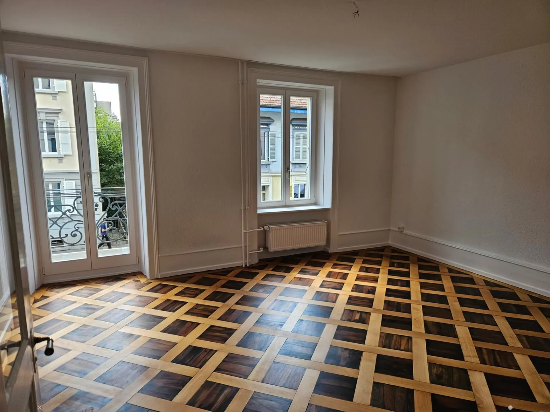 Charmant appartement 3 pièces dans un immeuble ancien avec balcon à Biel/Bienne