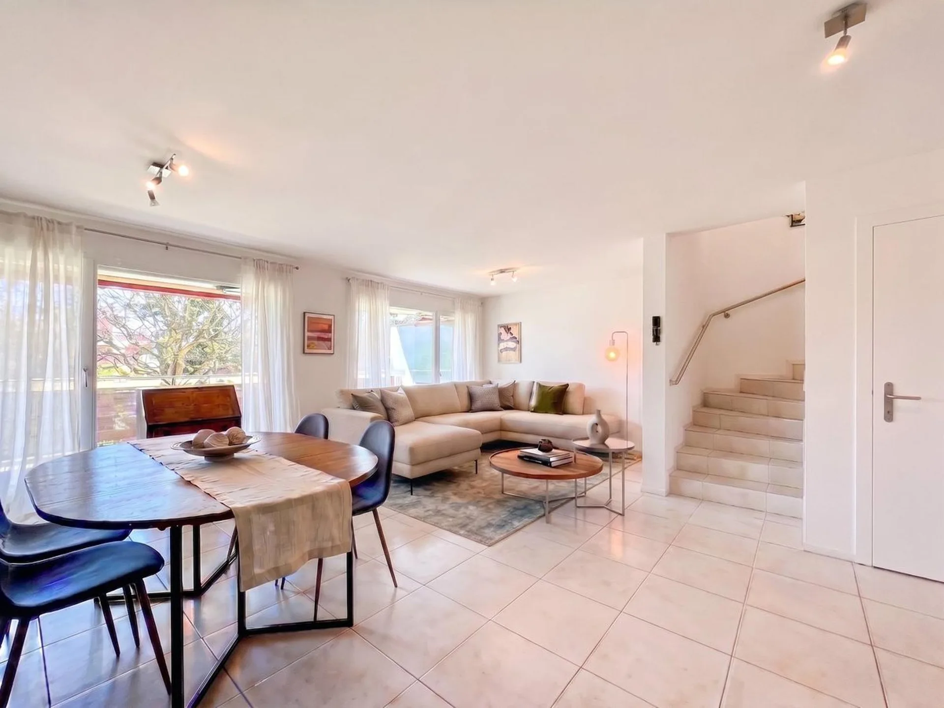 Helles Duplex-Wohnung mit 4,5 Zimmern, Südbalkon und freier Sicht - schöne Gelegenheit in Belfaux