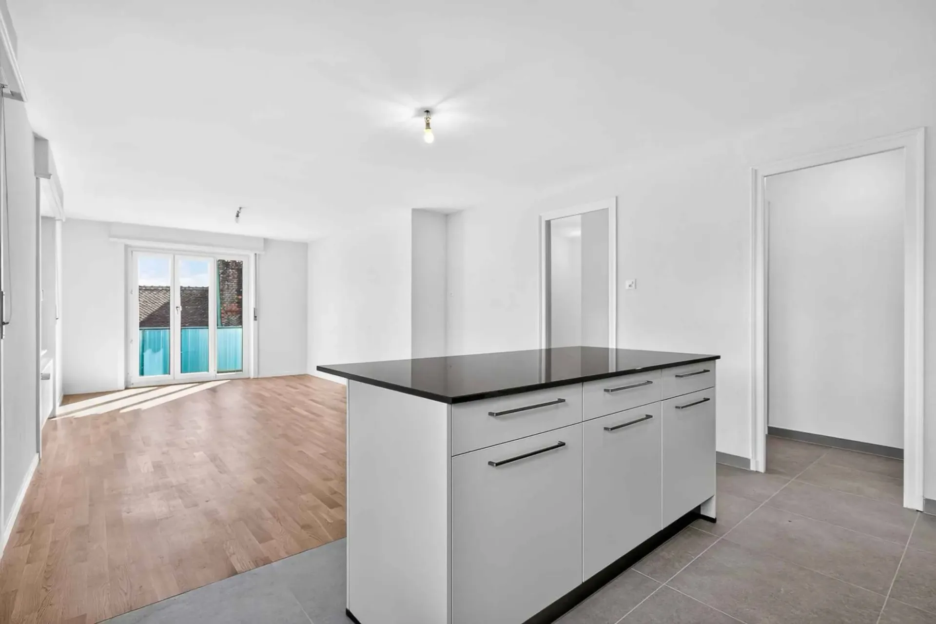 NEU ! Prächtige 3.5-Zimmer-Wohnung komplett renoviert