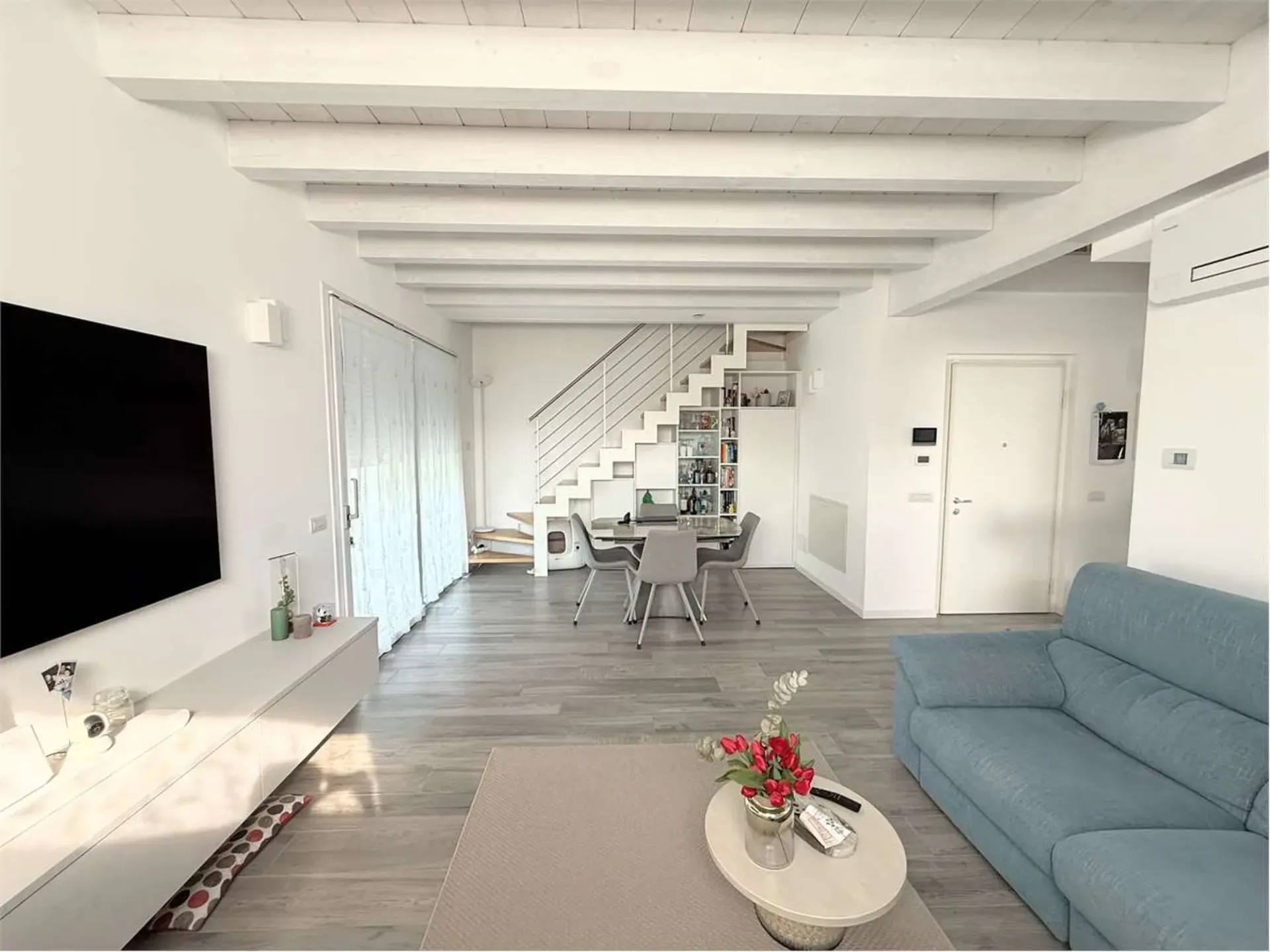 Elegantes Dreizimmerapartment mit Terrasse in Solbiate Arno
