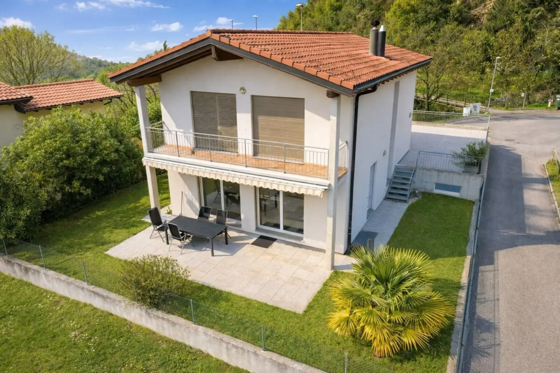 Interessantes Einfamilienhaus im Grünen, mit großem Hobbyraum/Garage und teilweisem Seeblick