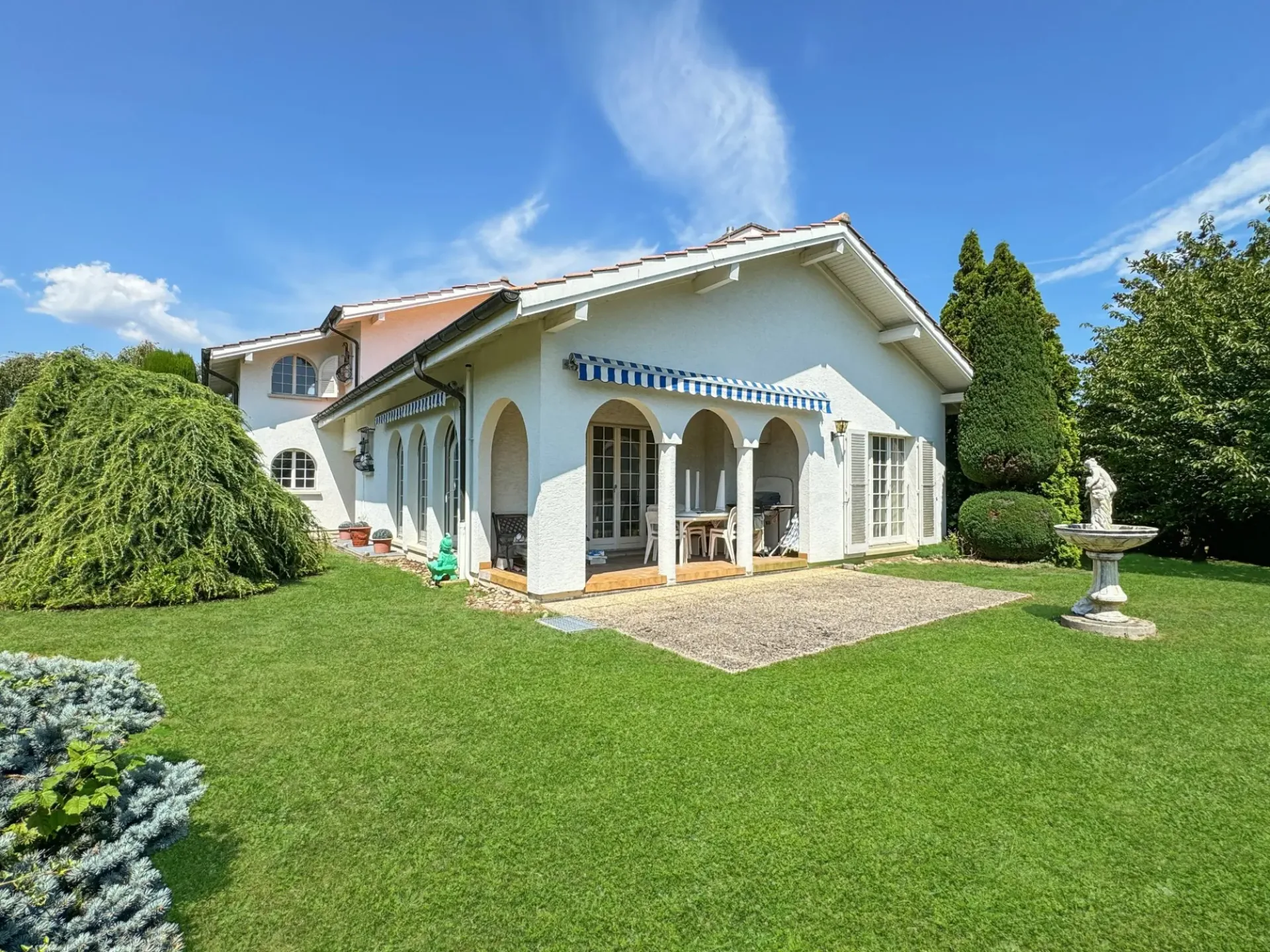 Villa individuell in Founex