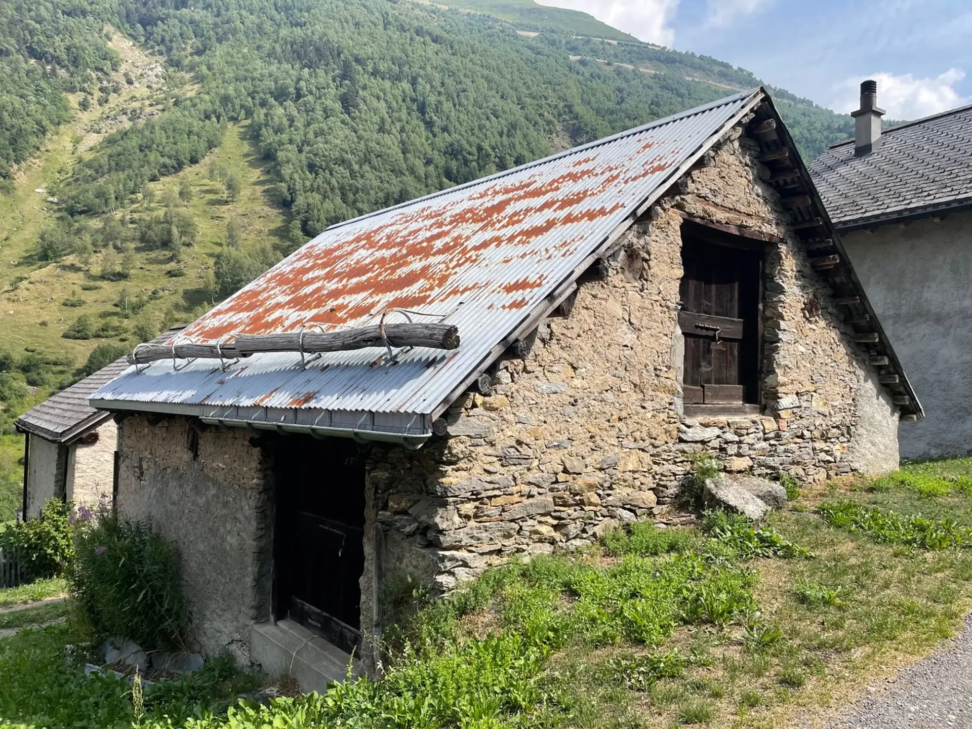 FONTANA-AIROLO - Kleines Stallgebäude zur Renovierung