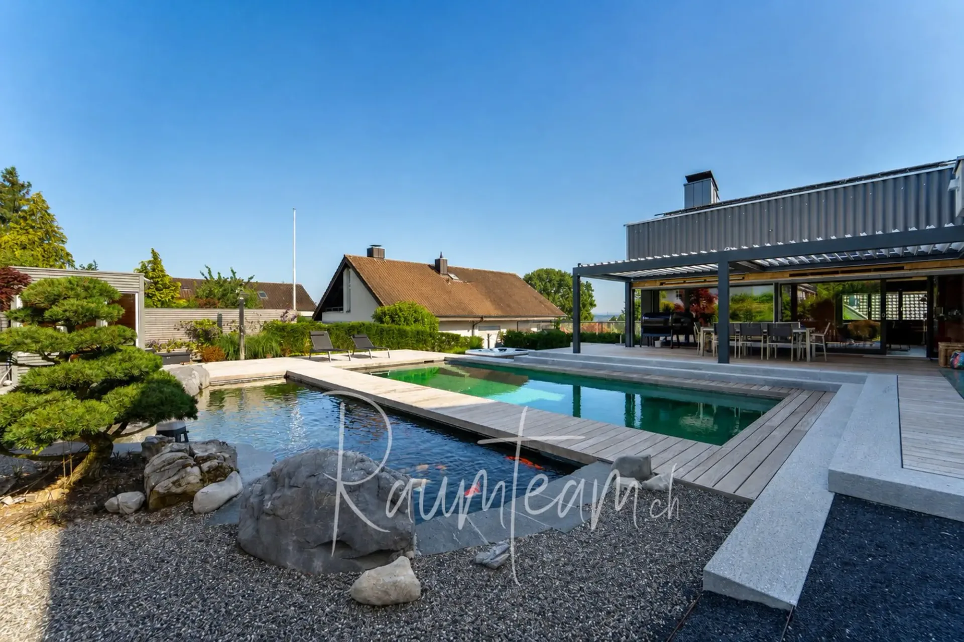 Ideal for commuters: Rural living - Zurich easily accessible