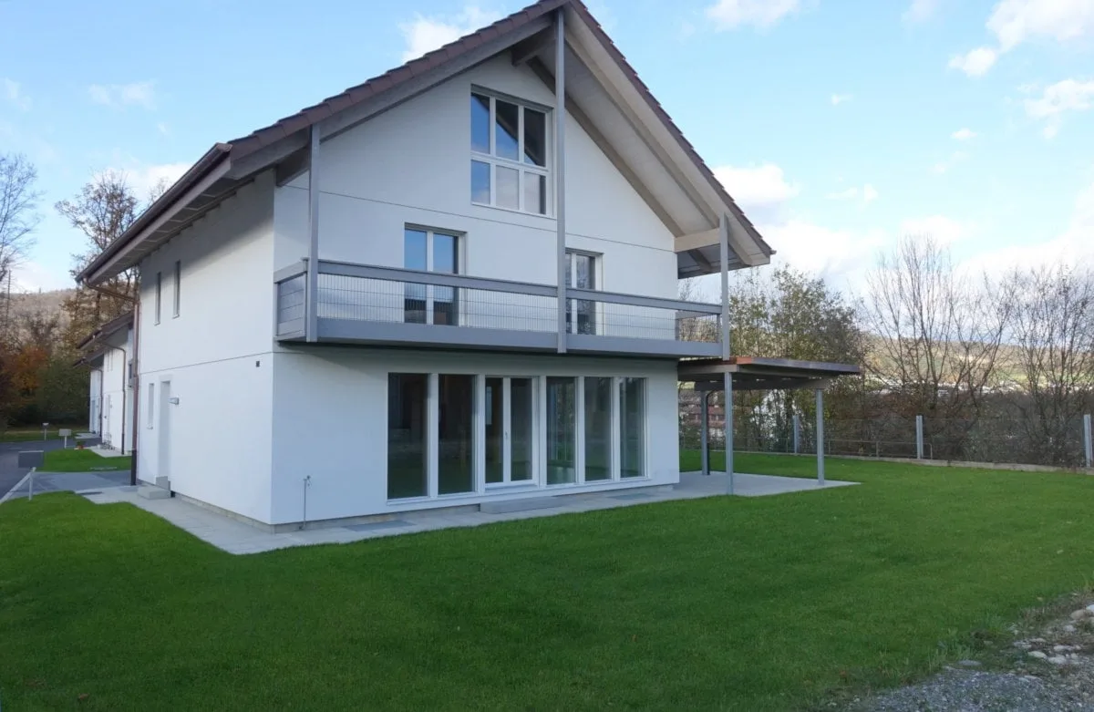 Schönes 6.5-Zimmer Einfamilienhaus mit viel Holz