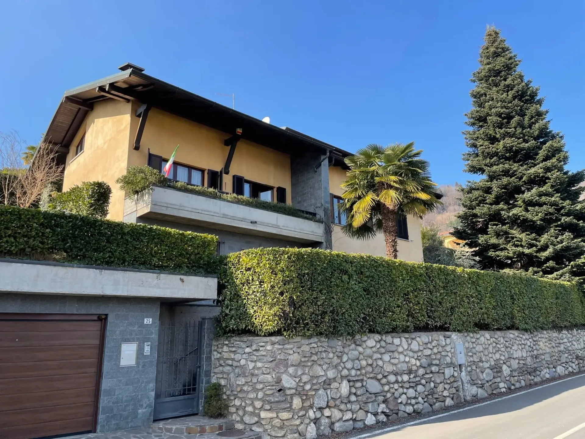 Villa mit Garten in Cadegliano Viconago