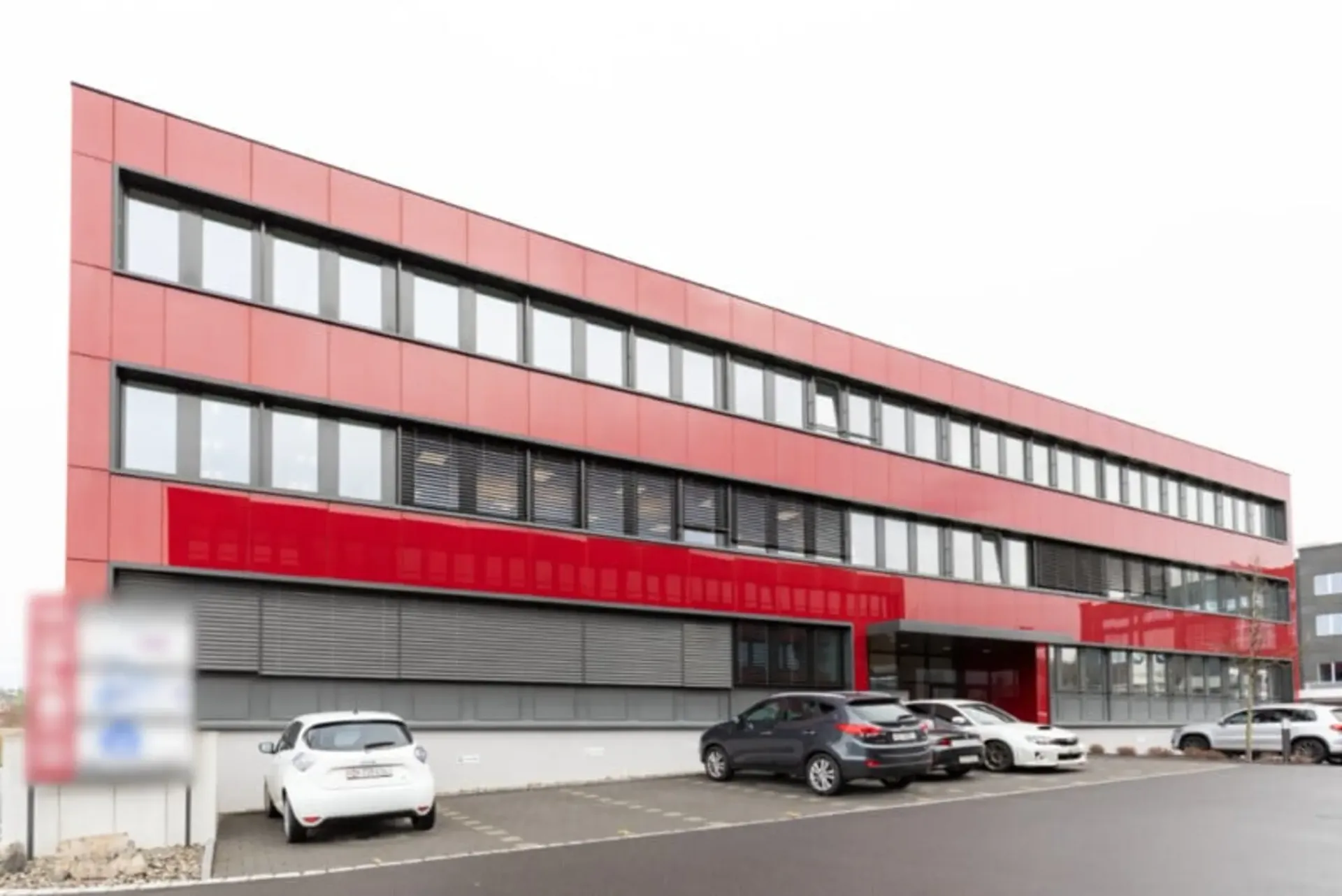 Möblierte Büroräume im modernen Businesscenter in Baar