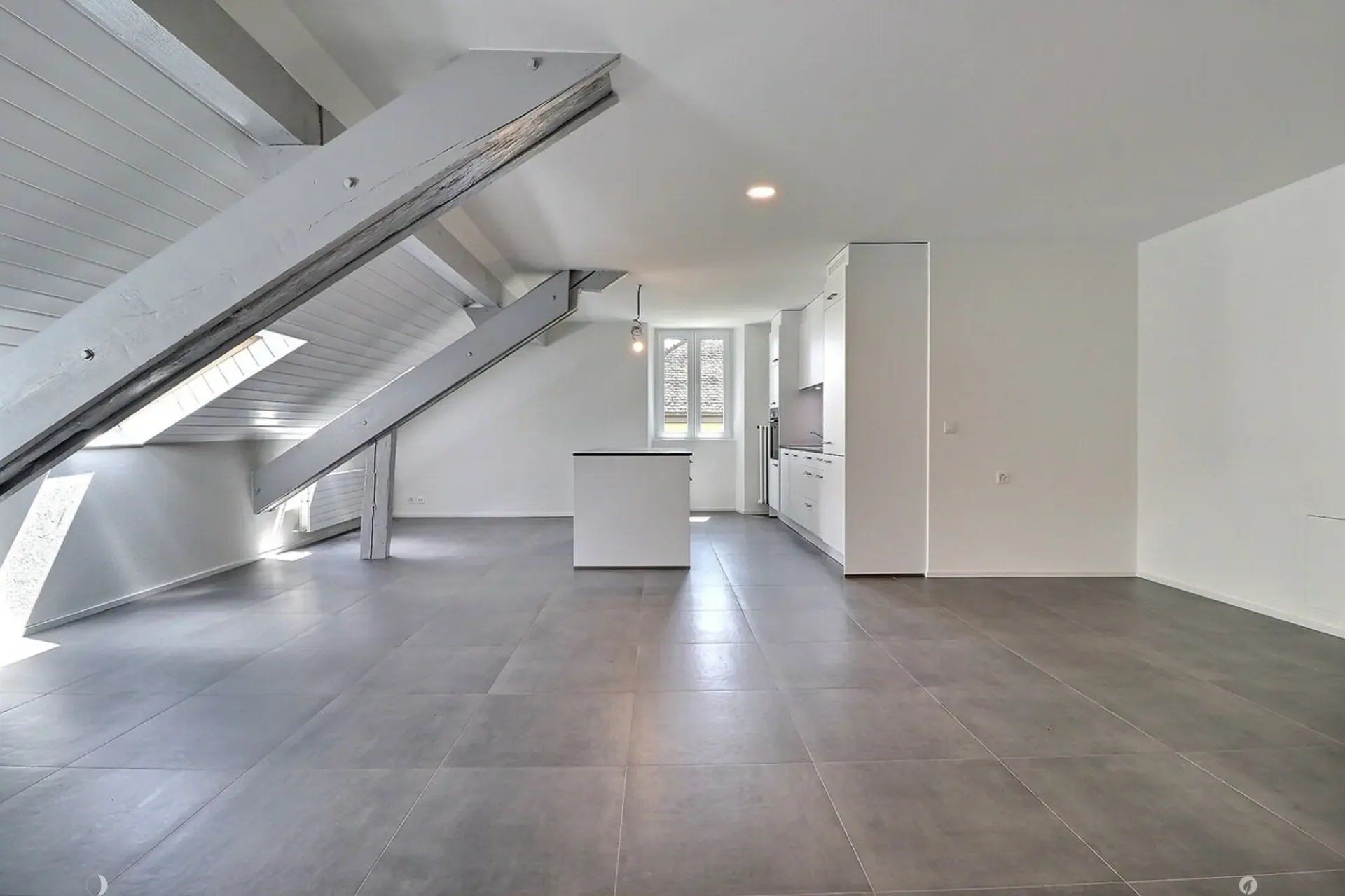 Schönes 3.5-Zimmer-Wohnung komplett renoviert im Stadtzentrum