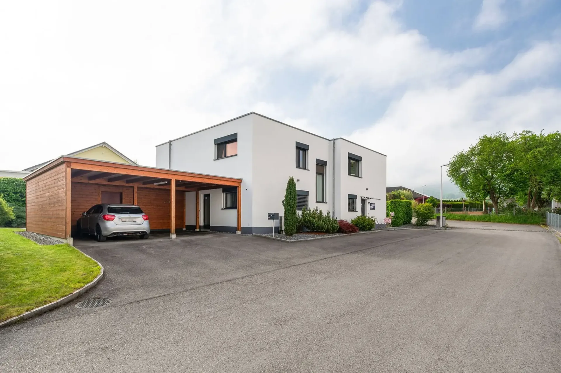 Spacieuse maison individuelle de 6.5 pièces à Courgenay avec espace professionnel indépendant