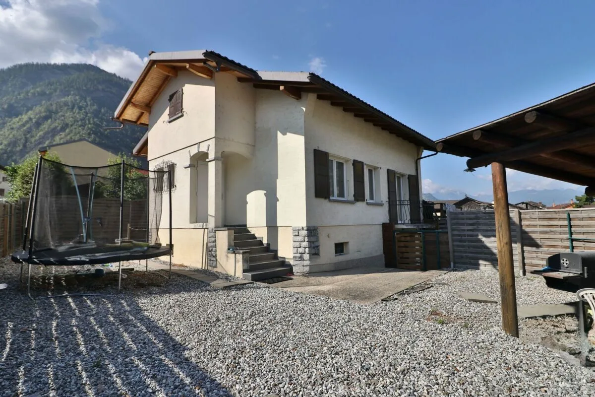 House 6.5 rooms with veranda, terrace and basement
