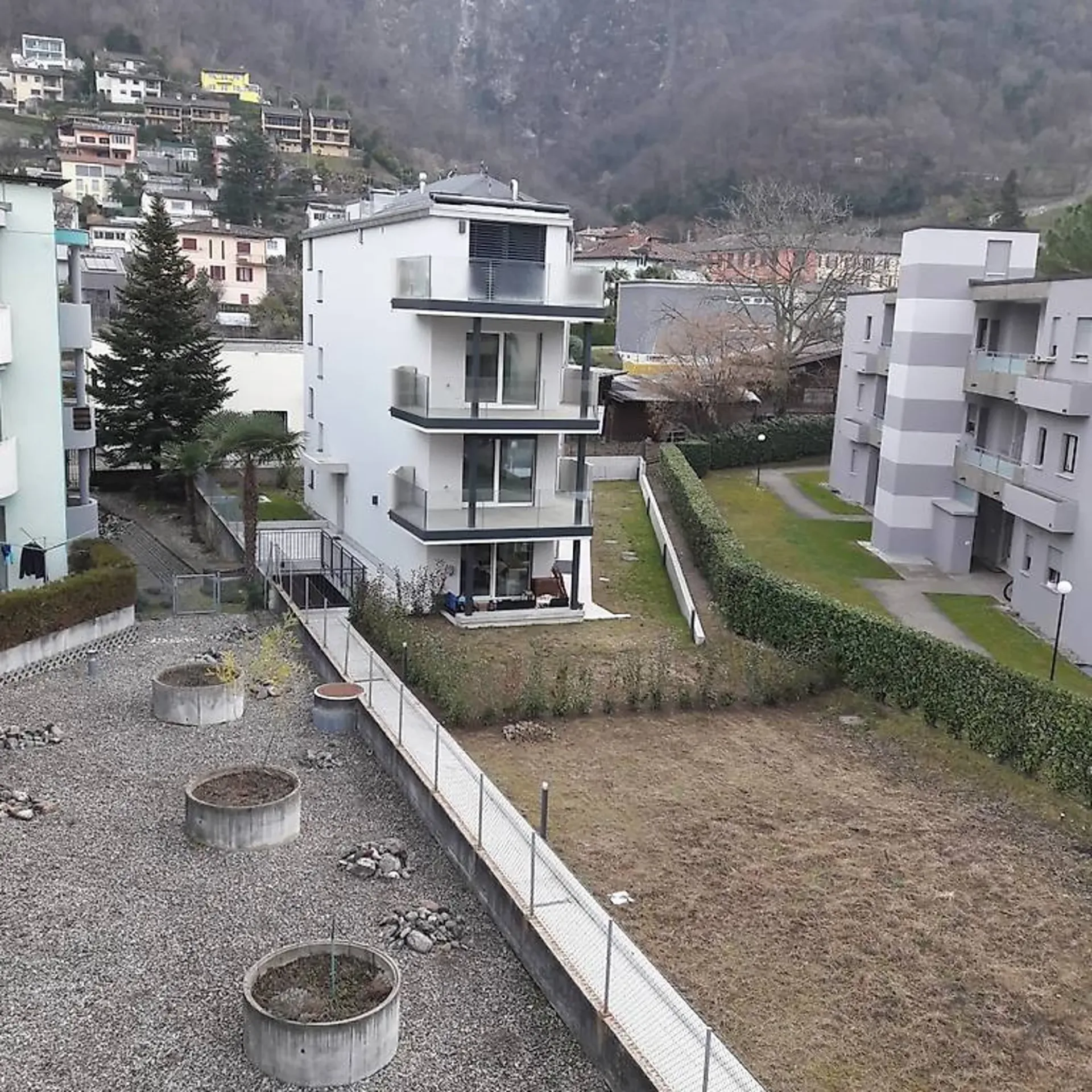 Modernes 4-Zimmer-Apartment in Melano mit privatem Garten